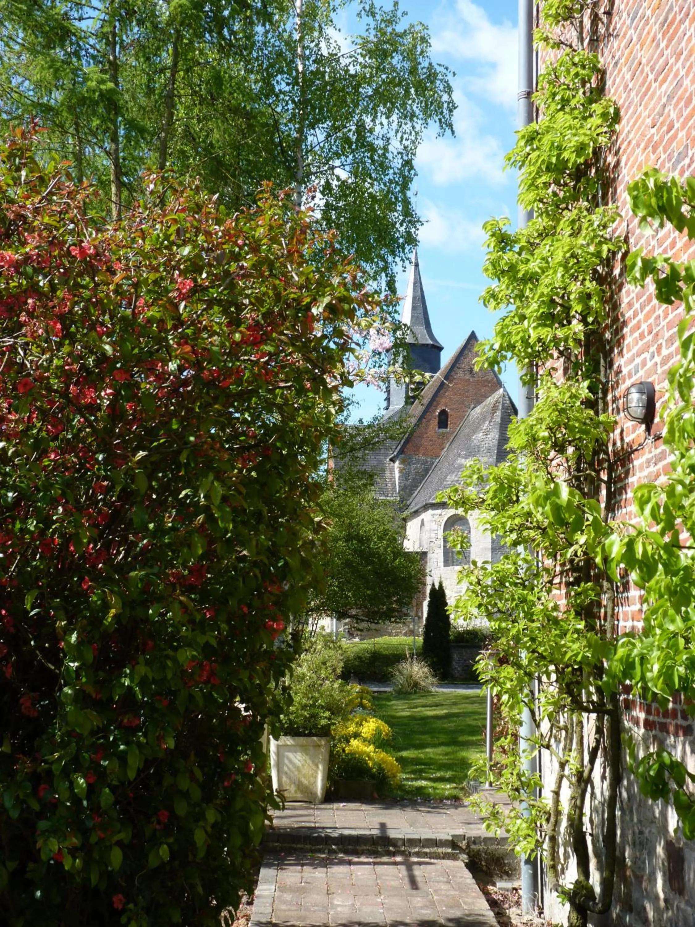 Garden view in Aubépine