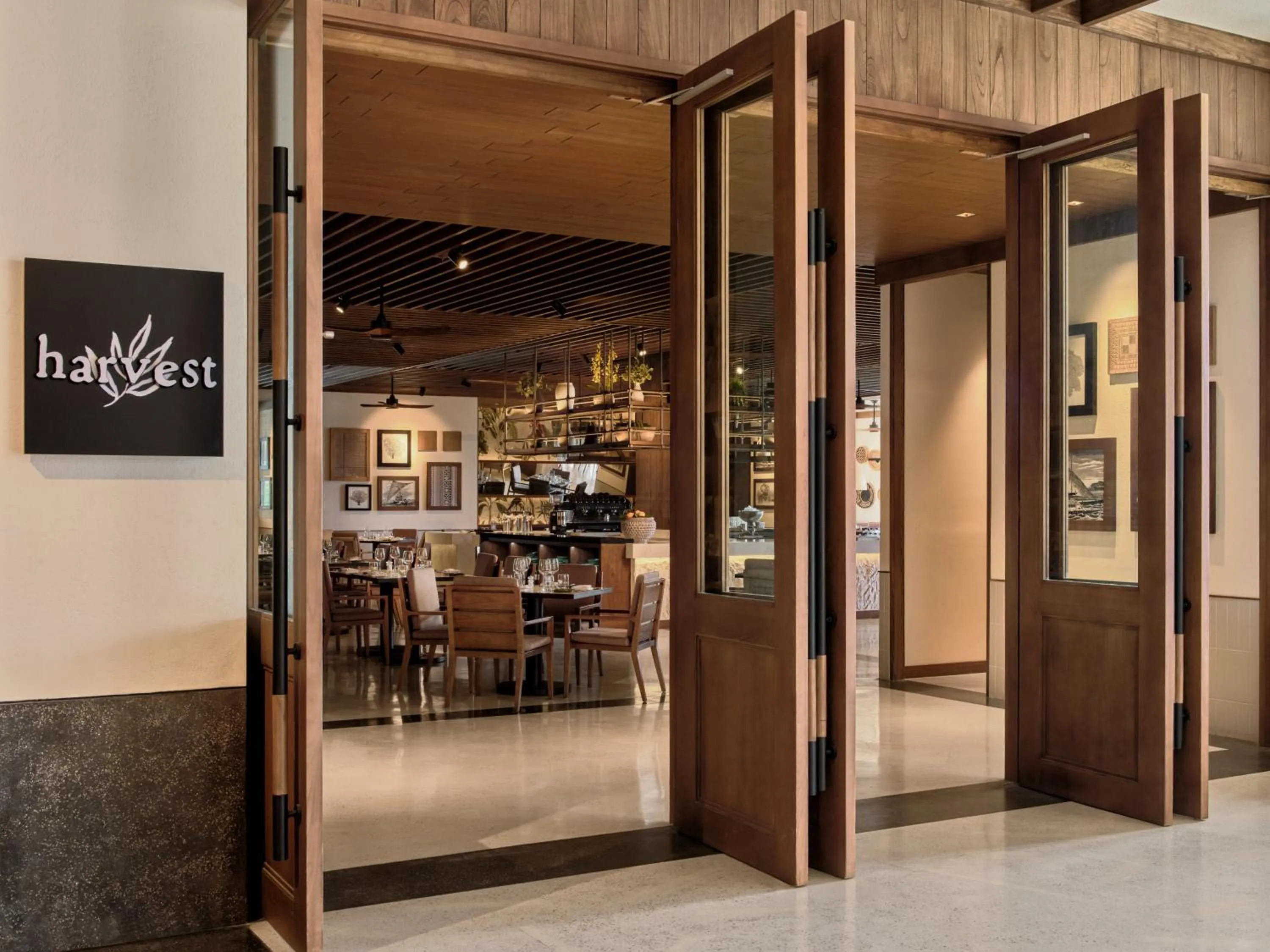 Restaurant/places to eat in Crowne Plaza Fiji Nadi Bay Resort & Spa by IHG