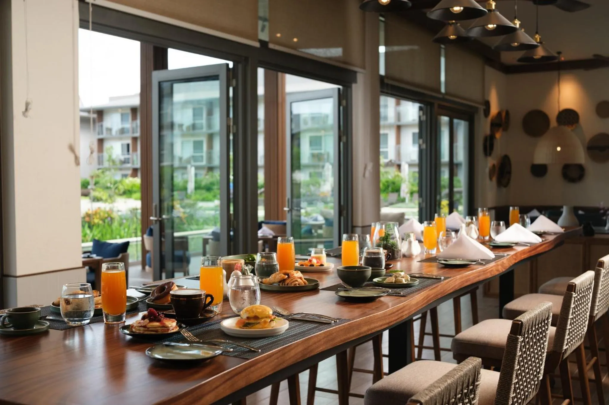 Restaurant/places to eat in Crowne Plaza Fiji Nadi Bay Resort & Spa by IHG