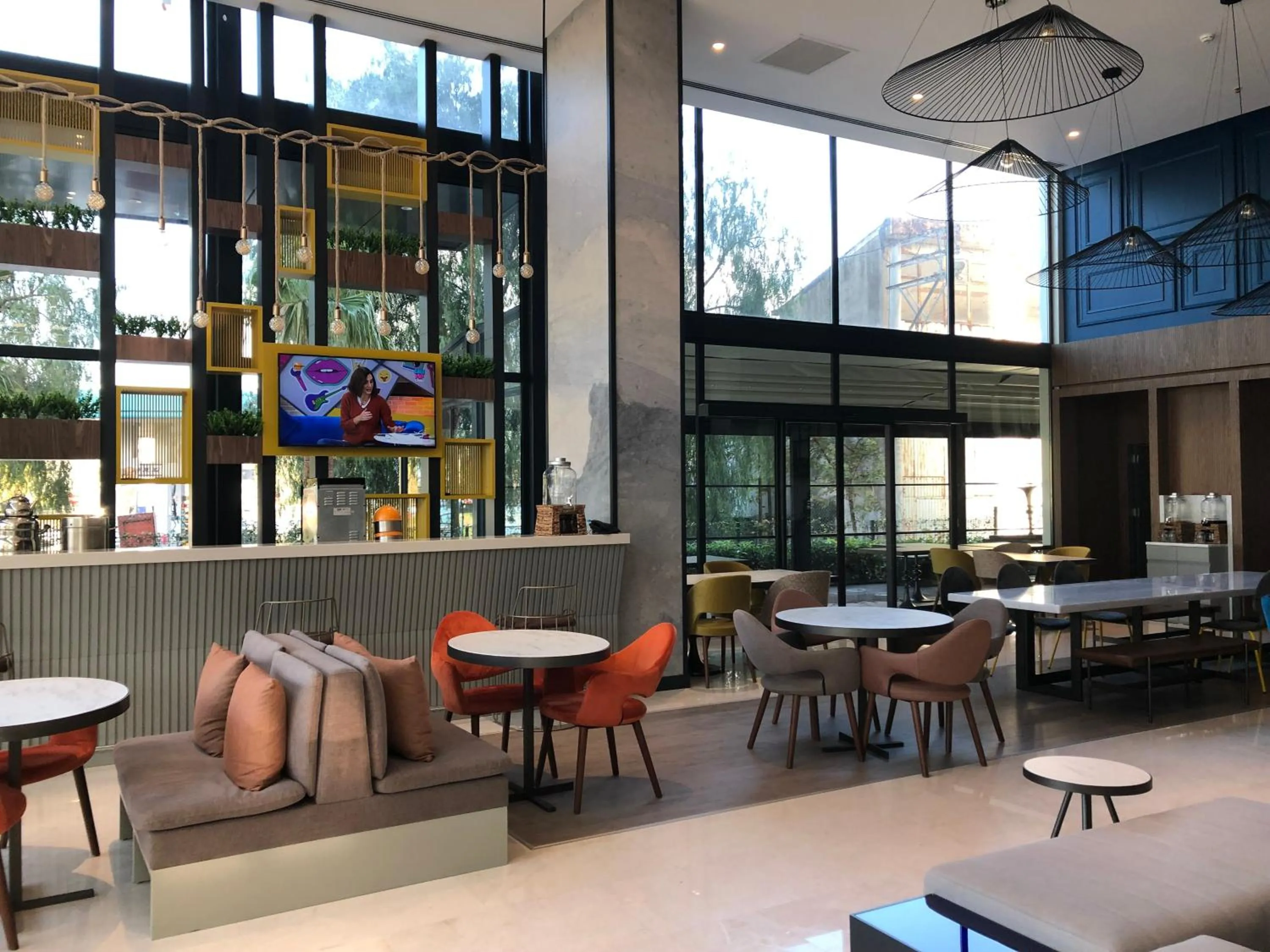 Lounge or bar in ibis Styles Izmir Bornova