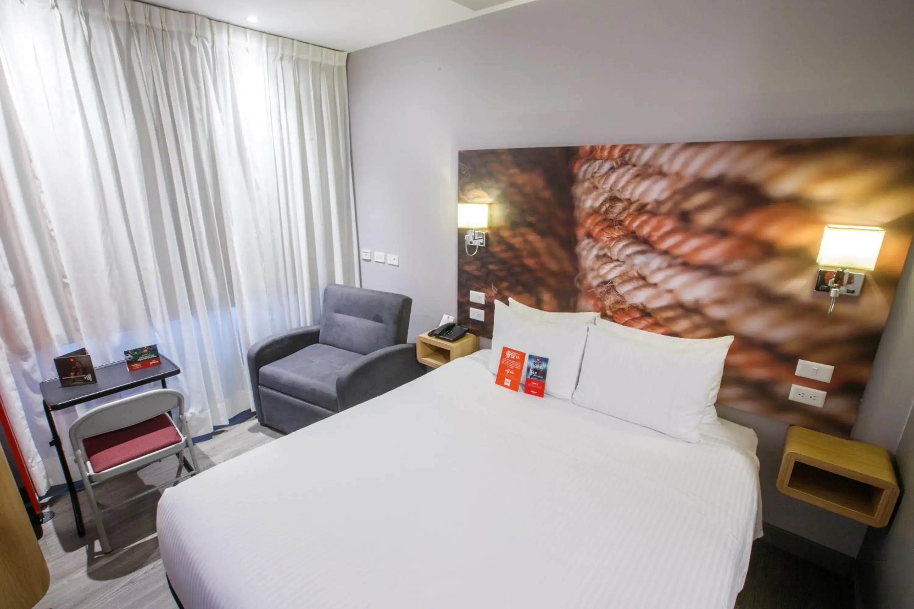 Property building, Bed in ibis Quito Property building, Bed in ibis Quito