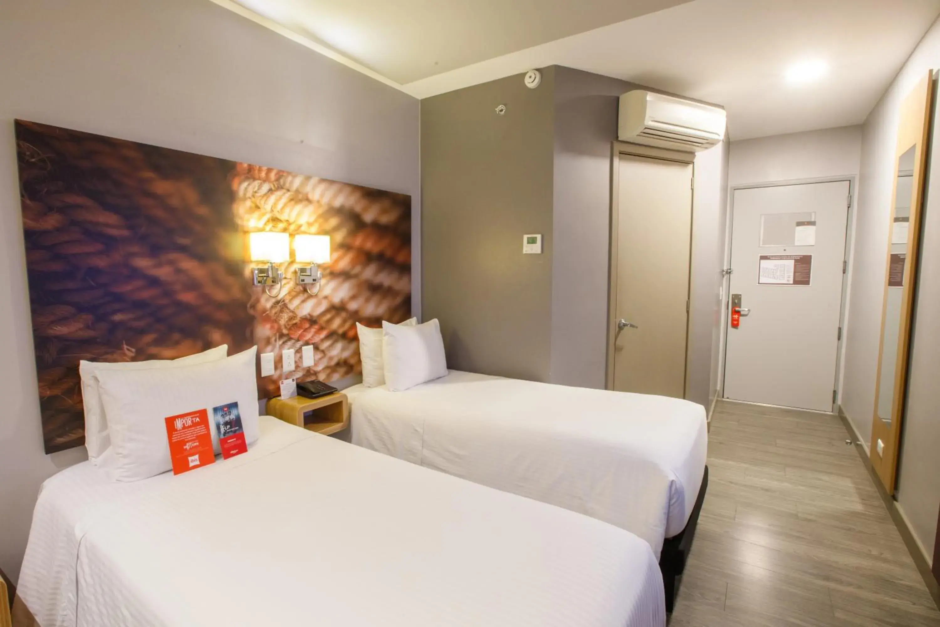 Property building, Bed in ibis Quito Property building, Bed in ibis Quito