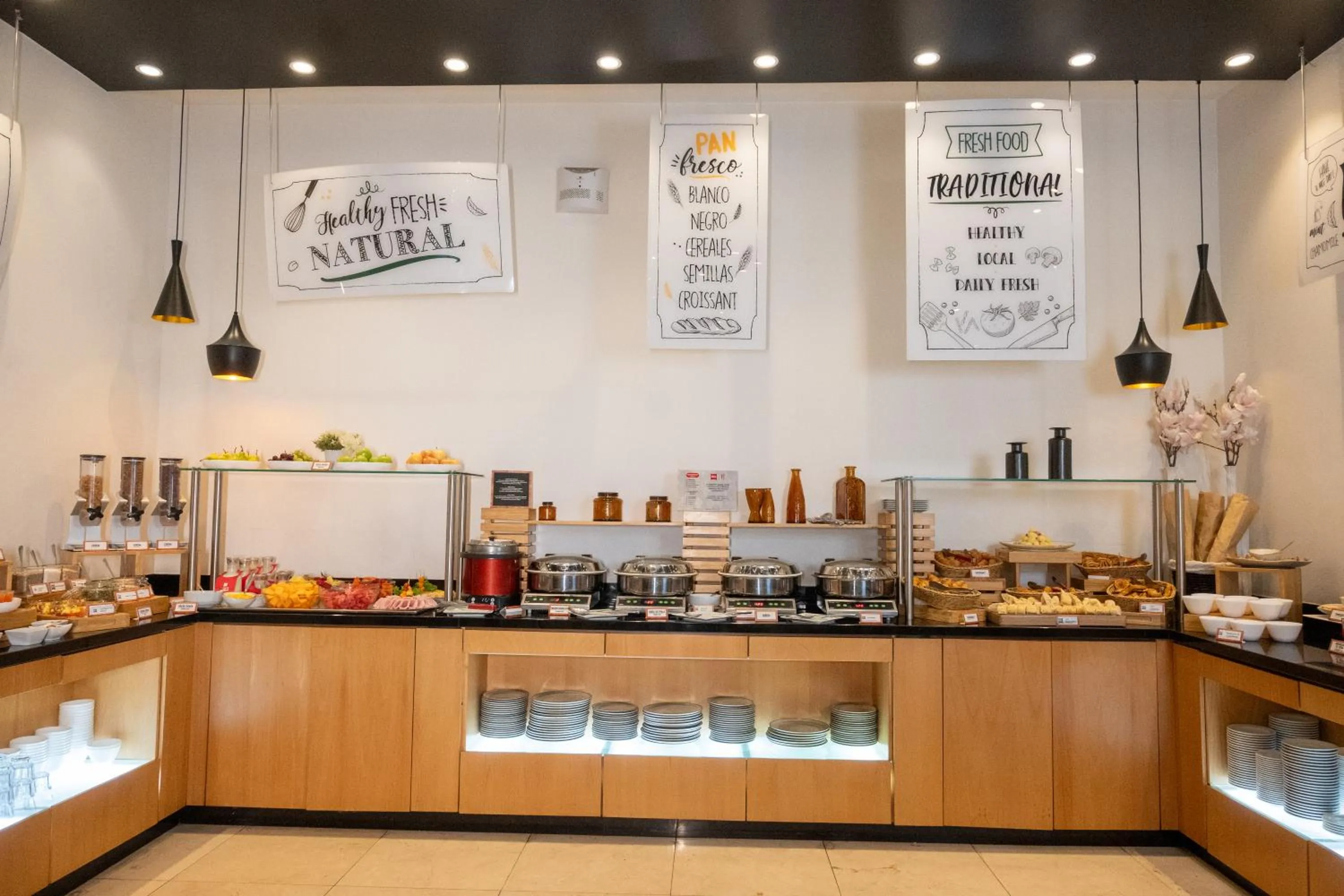 Restaurant/places to eat in ibis Quito