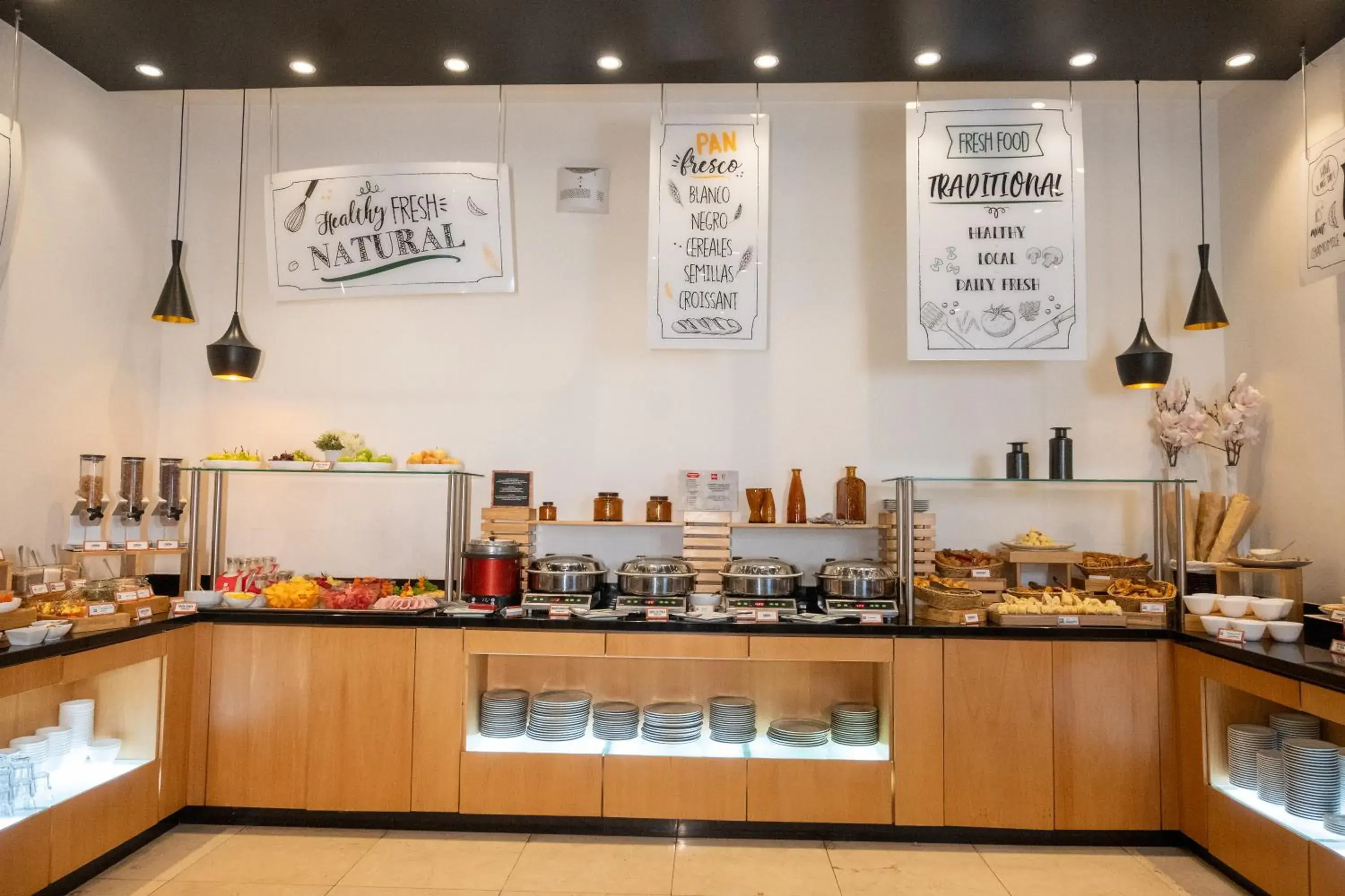 Restaurant/places to eat in ibis Quito Restaurant/places to eat in ibis Quito