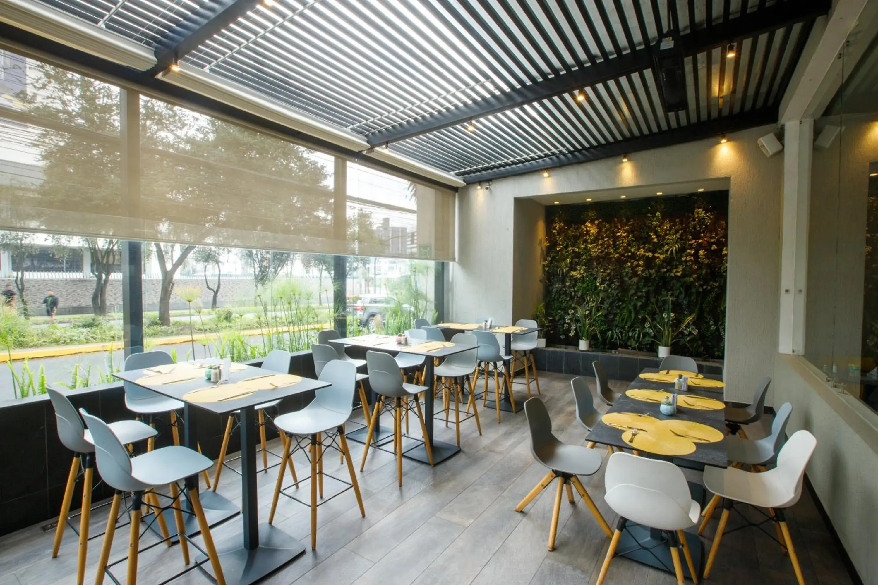 Restaurant/places to eat in ibis Quito Restaurant/places to eat in ibis Quito
