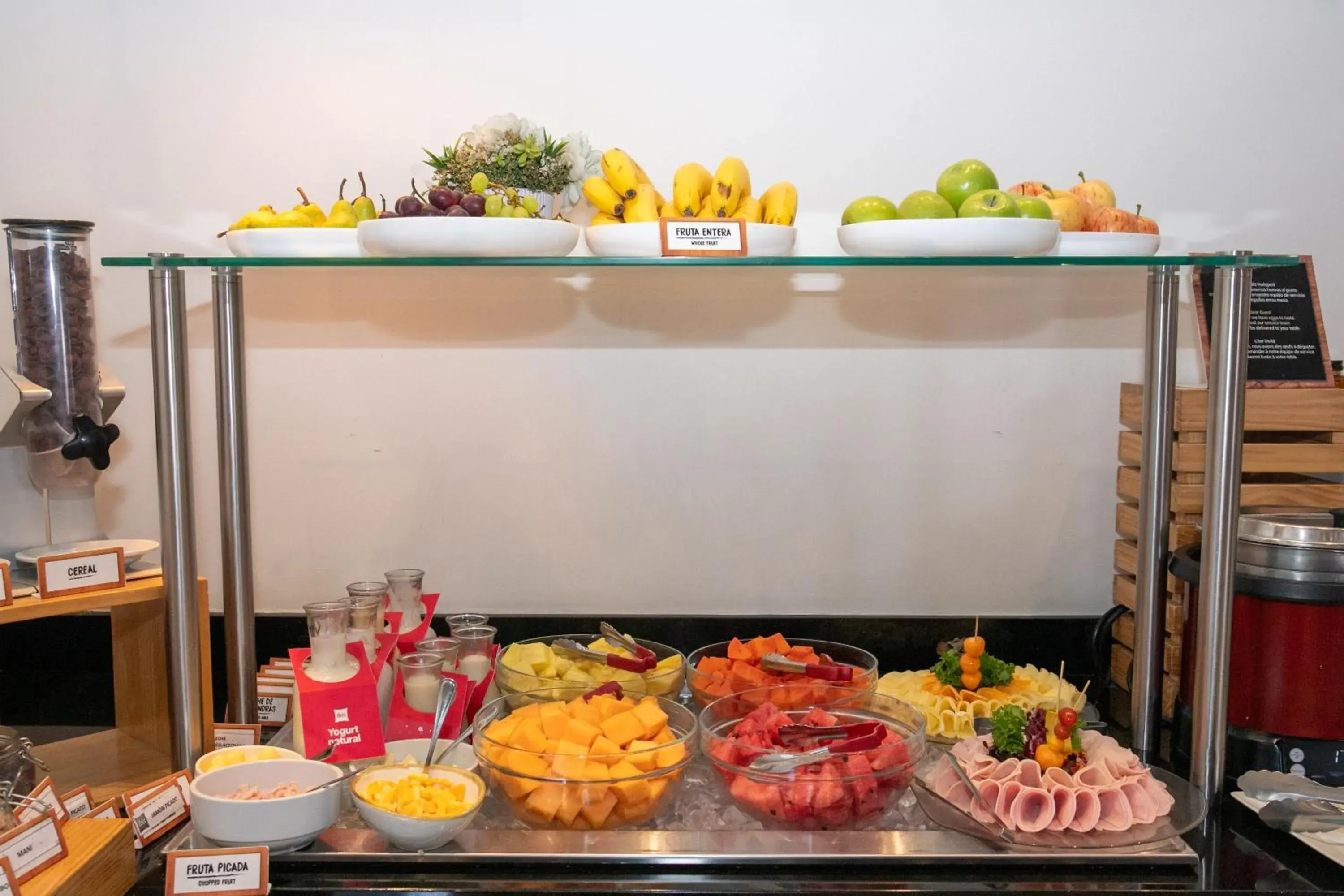 Restaurant/places to eat in ibis Quito Restaurant/places to eat in ibis Quito