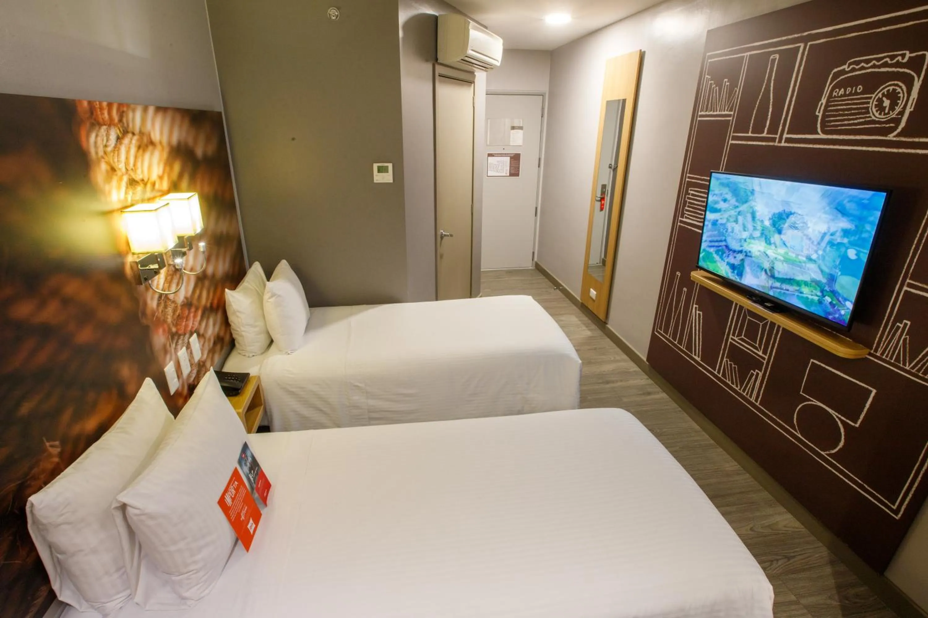 Property building, Bed in ibis Quito