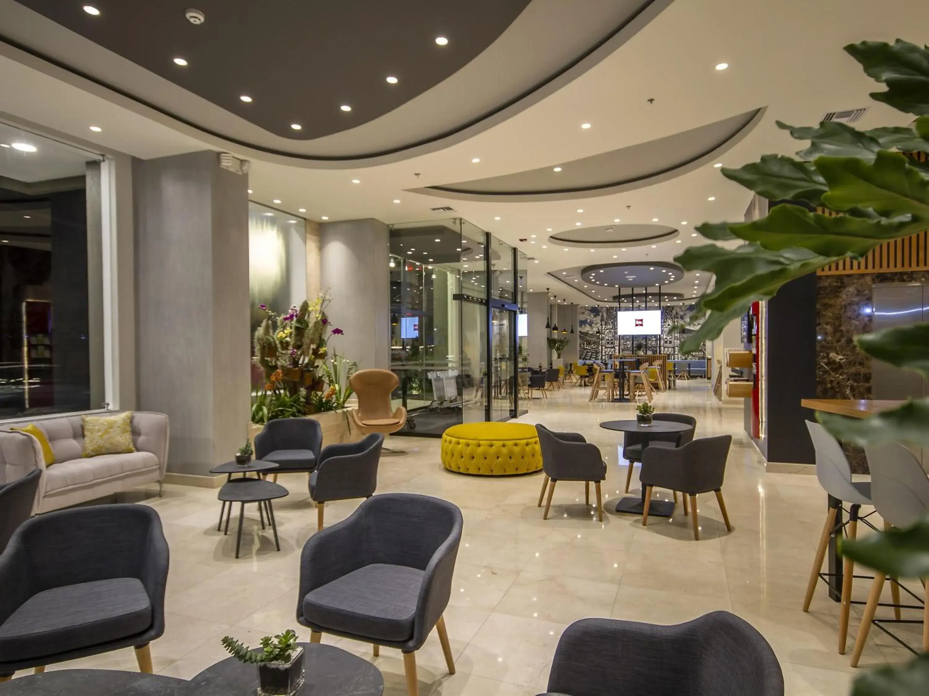 Property building in ibis Quito Property building in ibis Quito