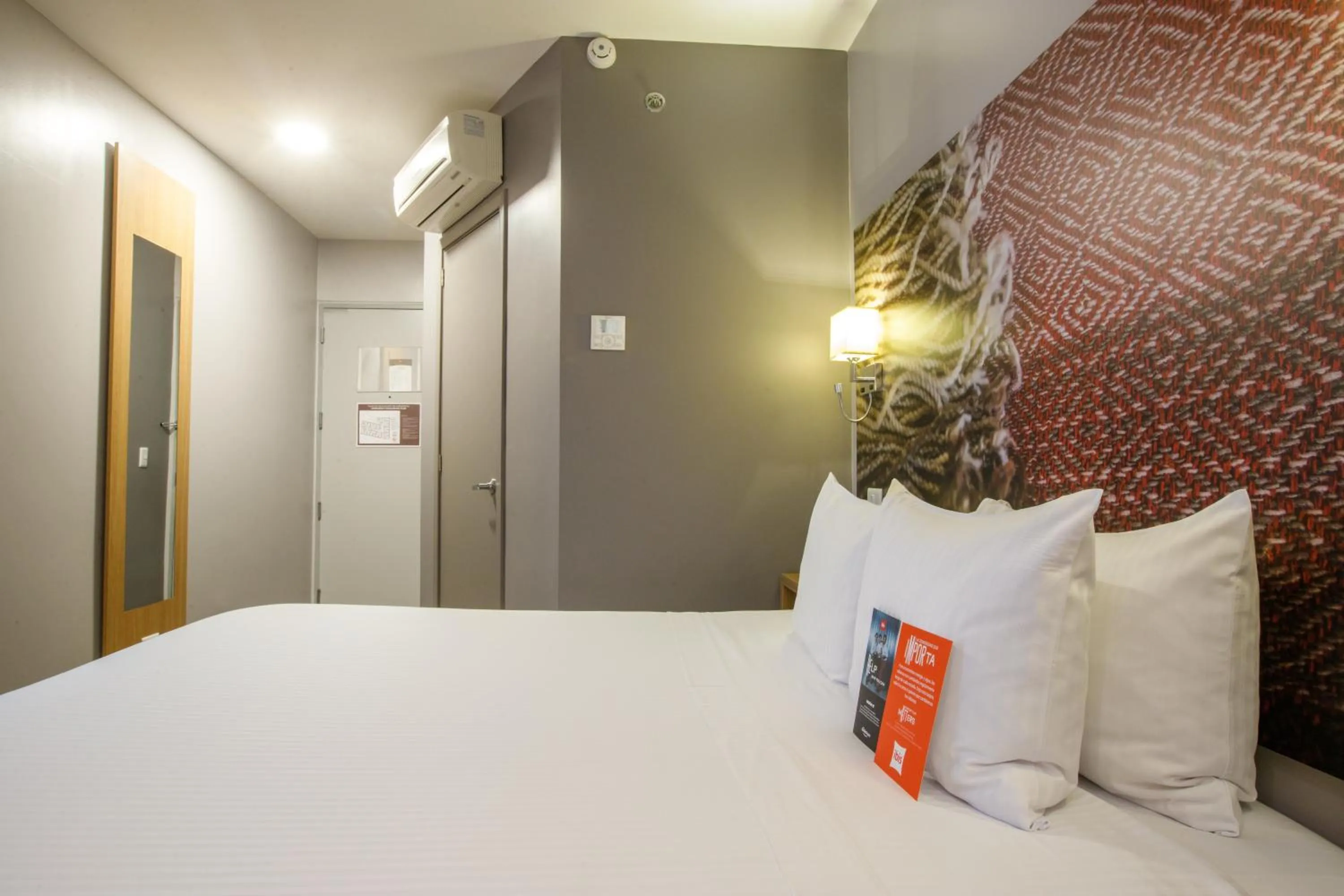 Property building, Bed in ibis Quito