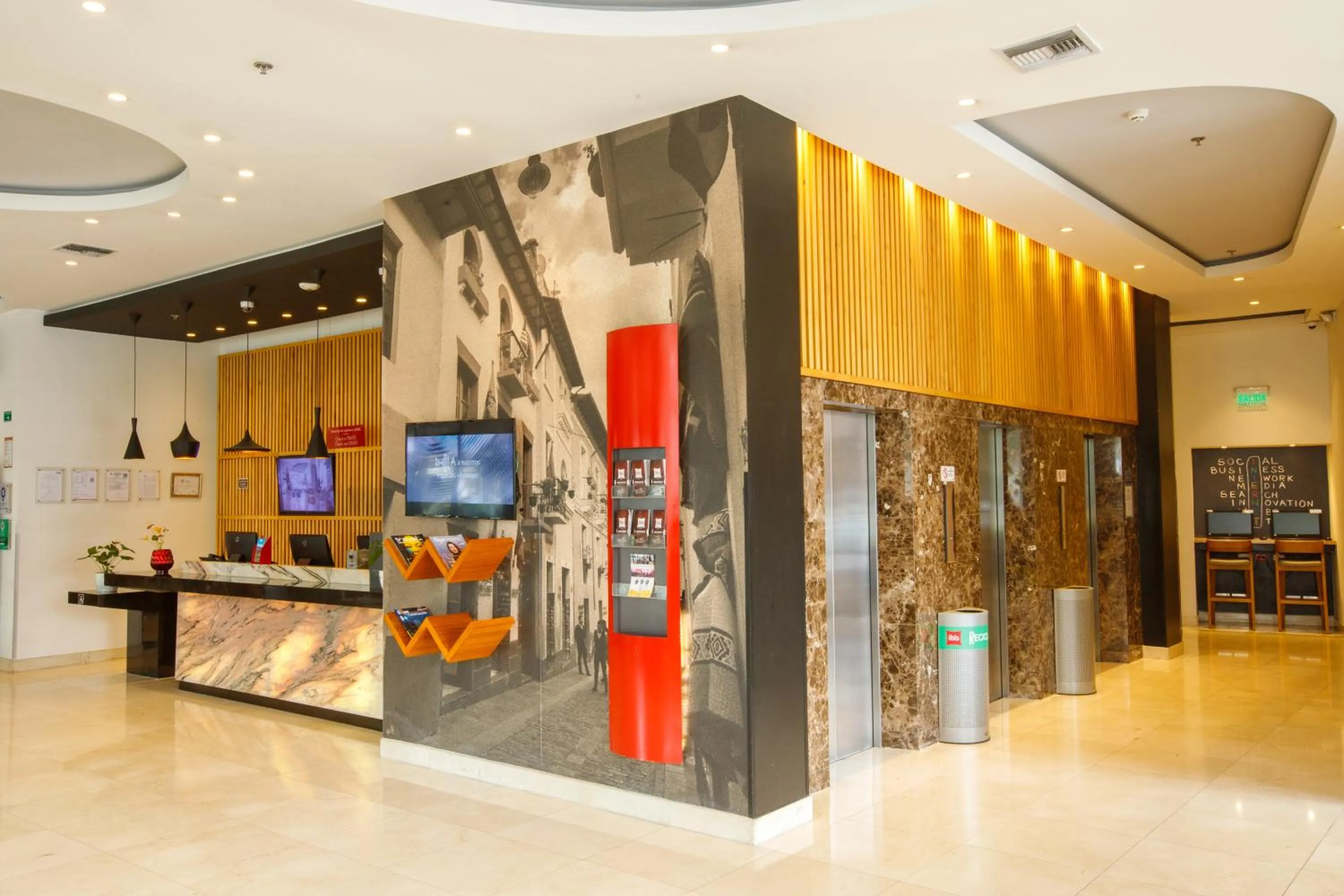 Property building in ibis Quito