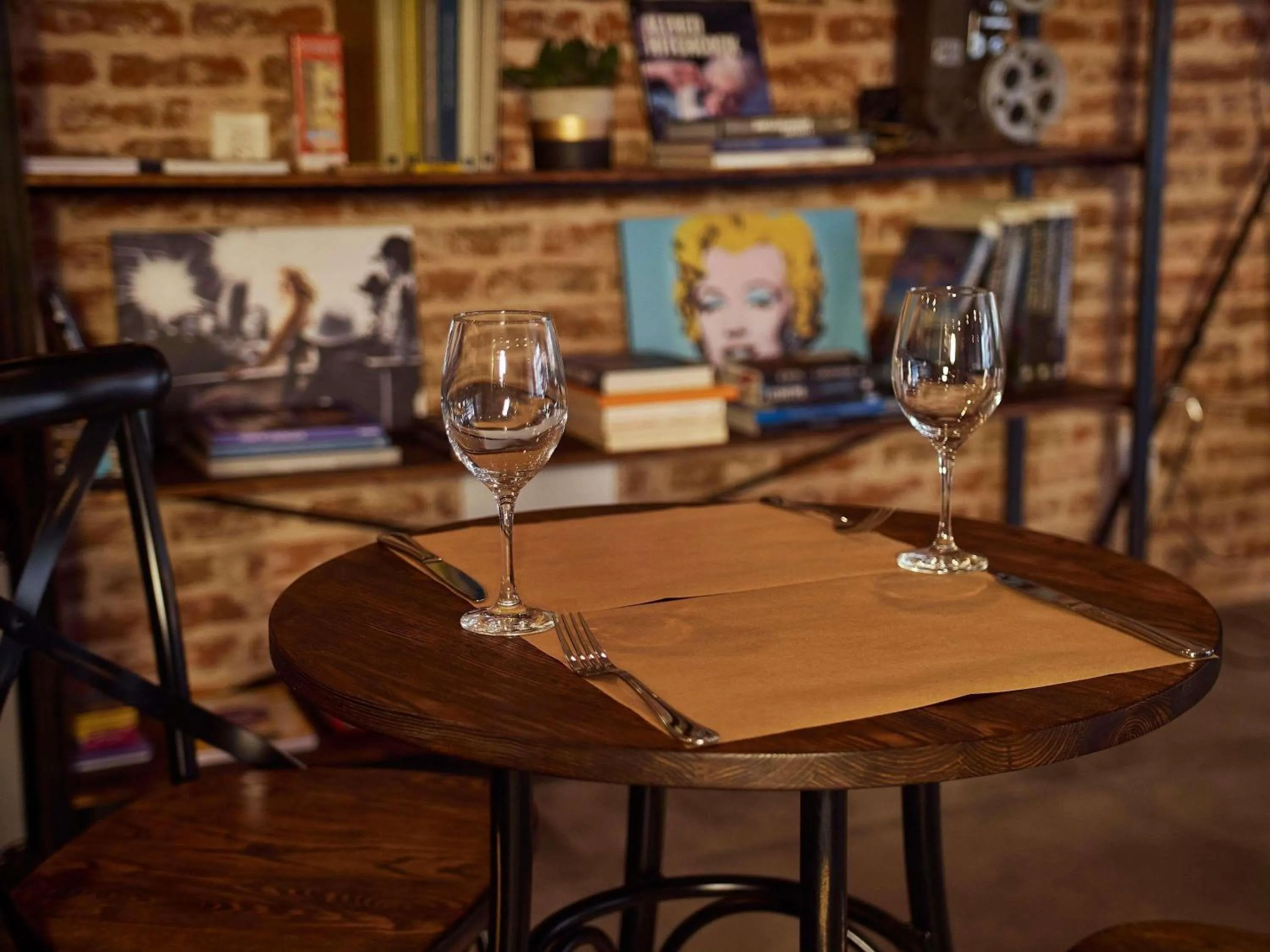 Lounge or bar in ibis Styles Montevideo Biarritz