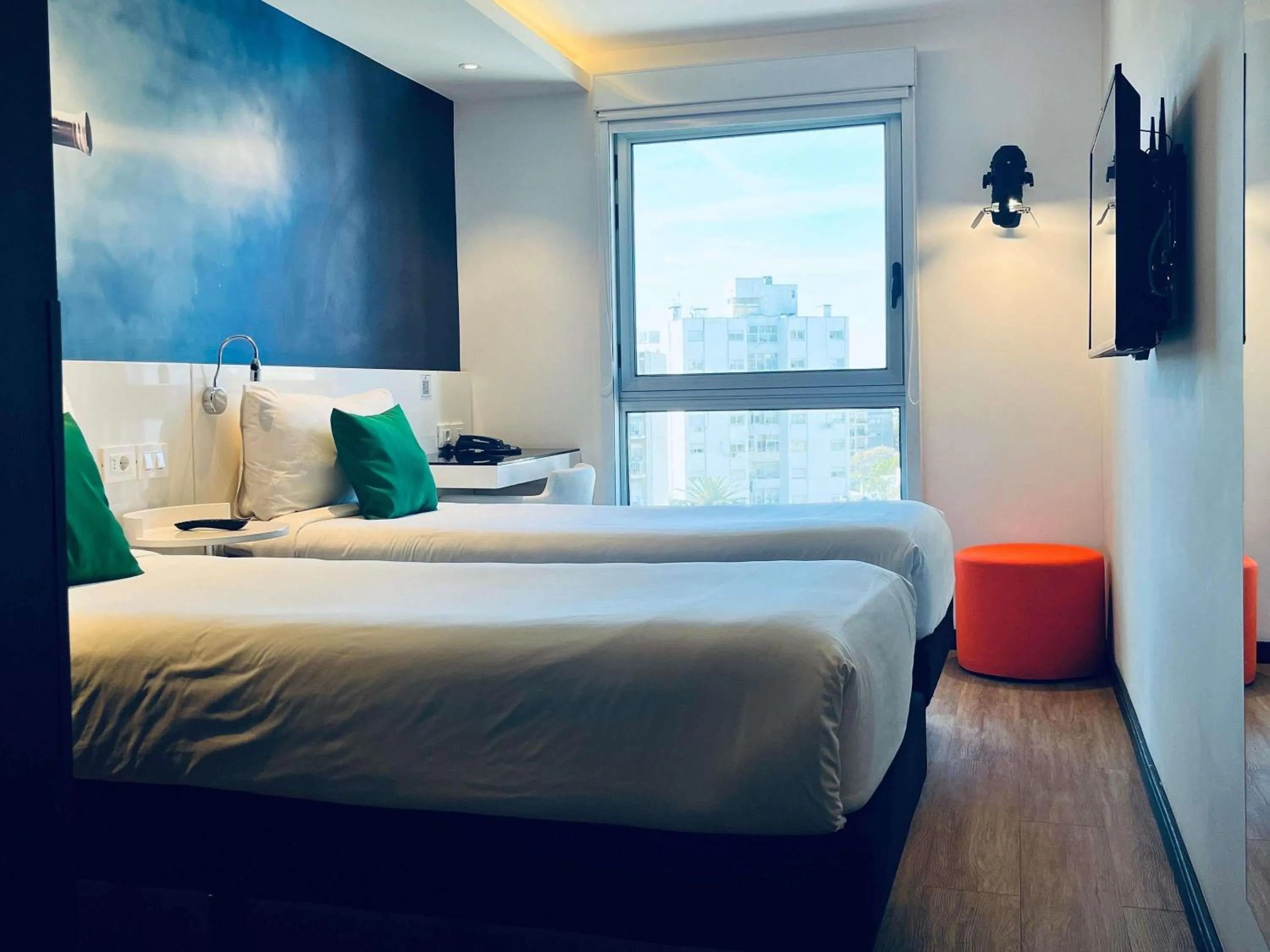 Bedroom, Bed in ibis Styles Montevideo Biarritz