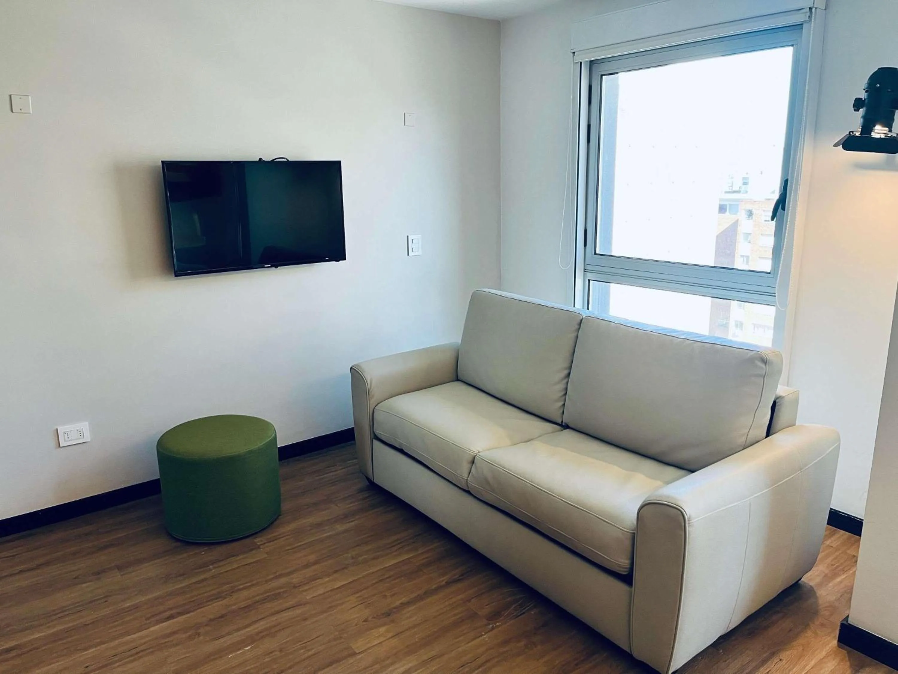 Bedroom in ibis Styles Montevideo Biarritz