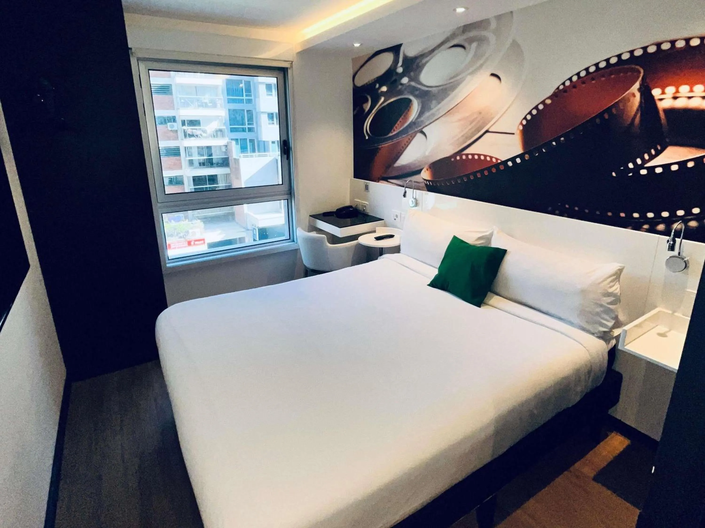 Bedroom, Bed in ibis Styles Montevideo Biarritz