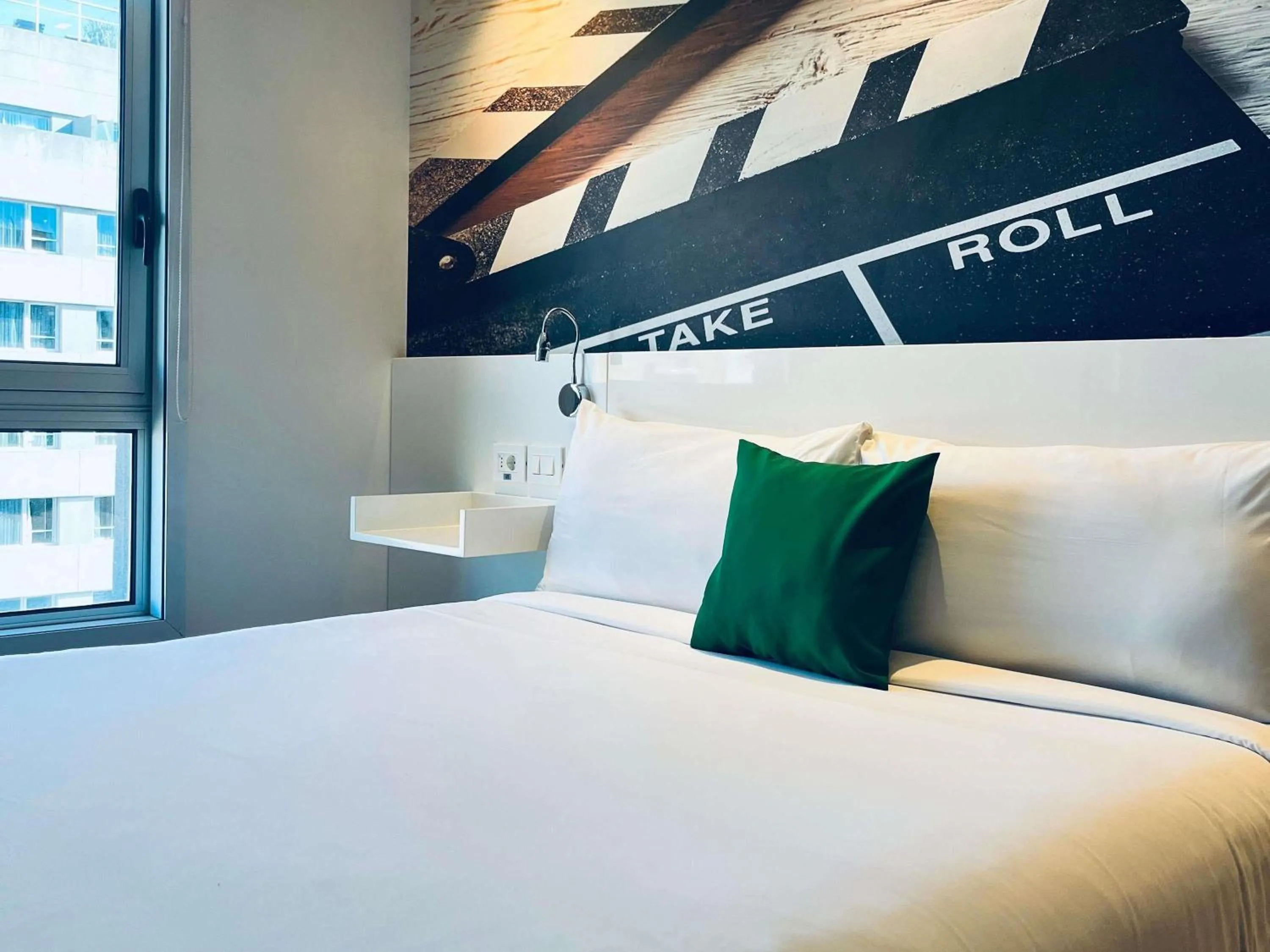 Bedroom, Bed in ibis Styles Montevideo Biarritz