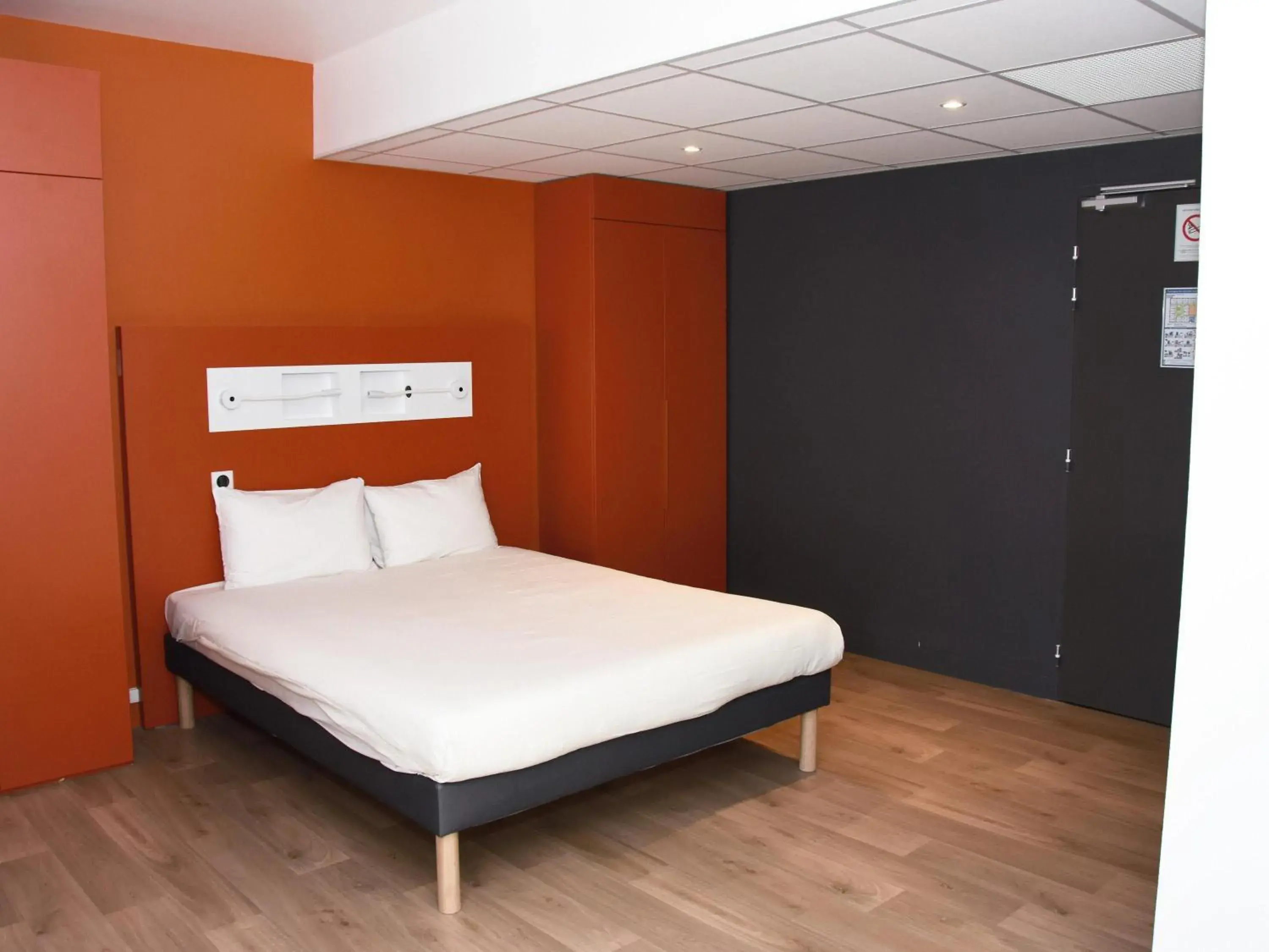 Bedroom, Bed in ibis budget Langres Bedroom, Bed in ibis budget Langres