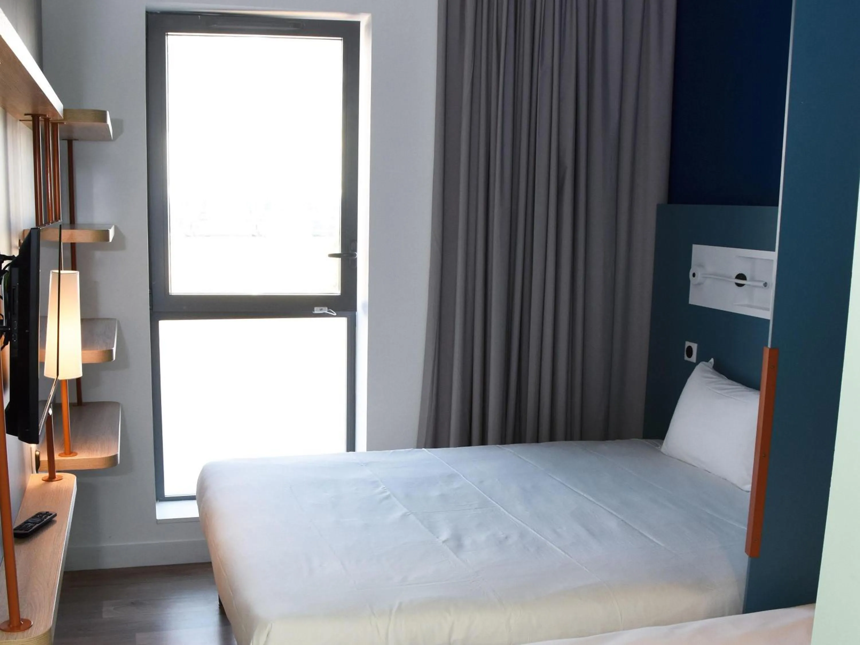 Bedroom, Bed in ibis budget Langres