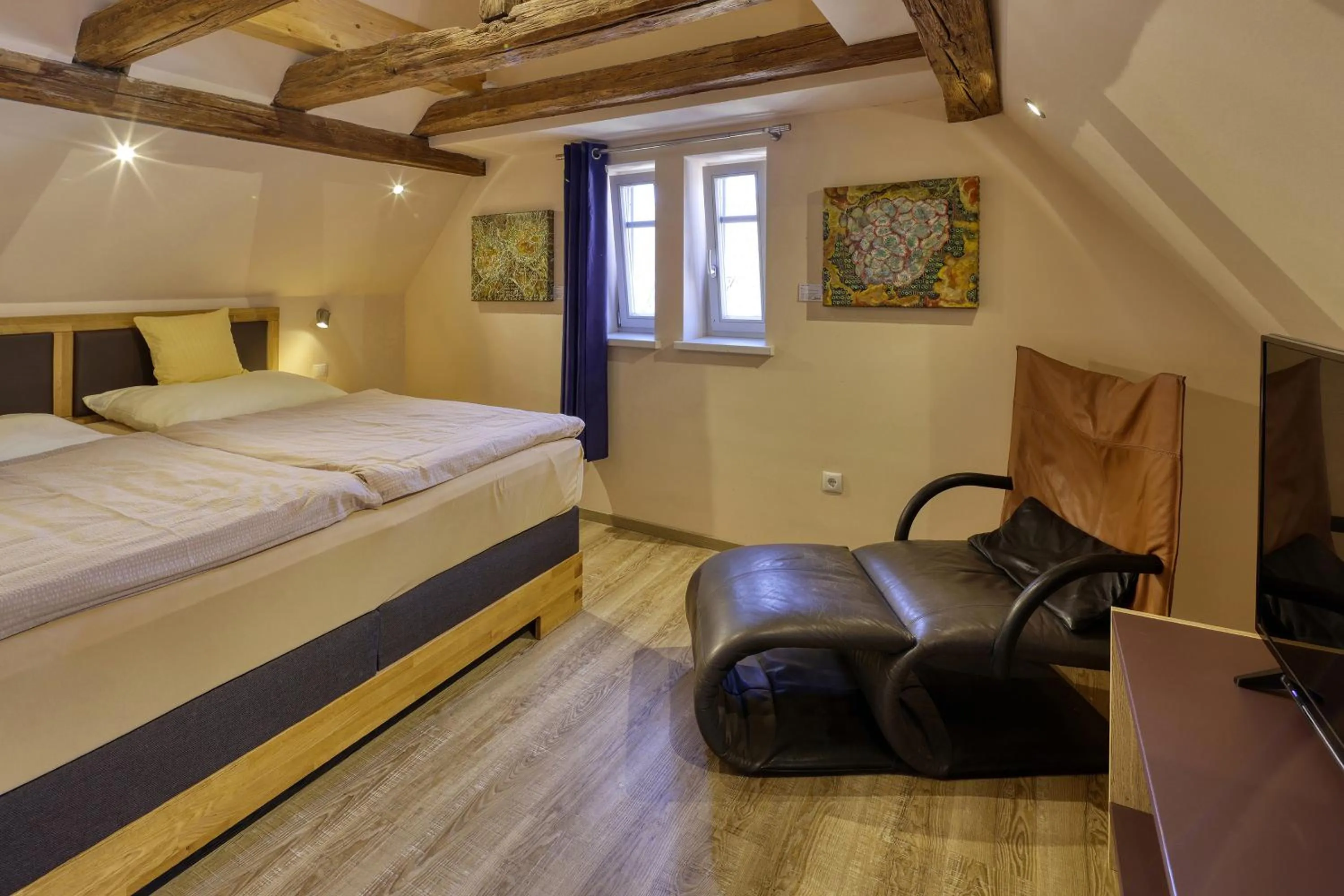 Communal lounge/ TV room, Bed in AD1716 apARTments Marktheidenfeld