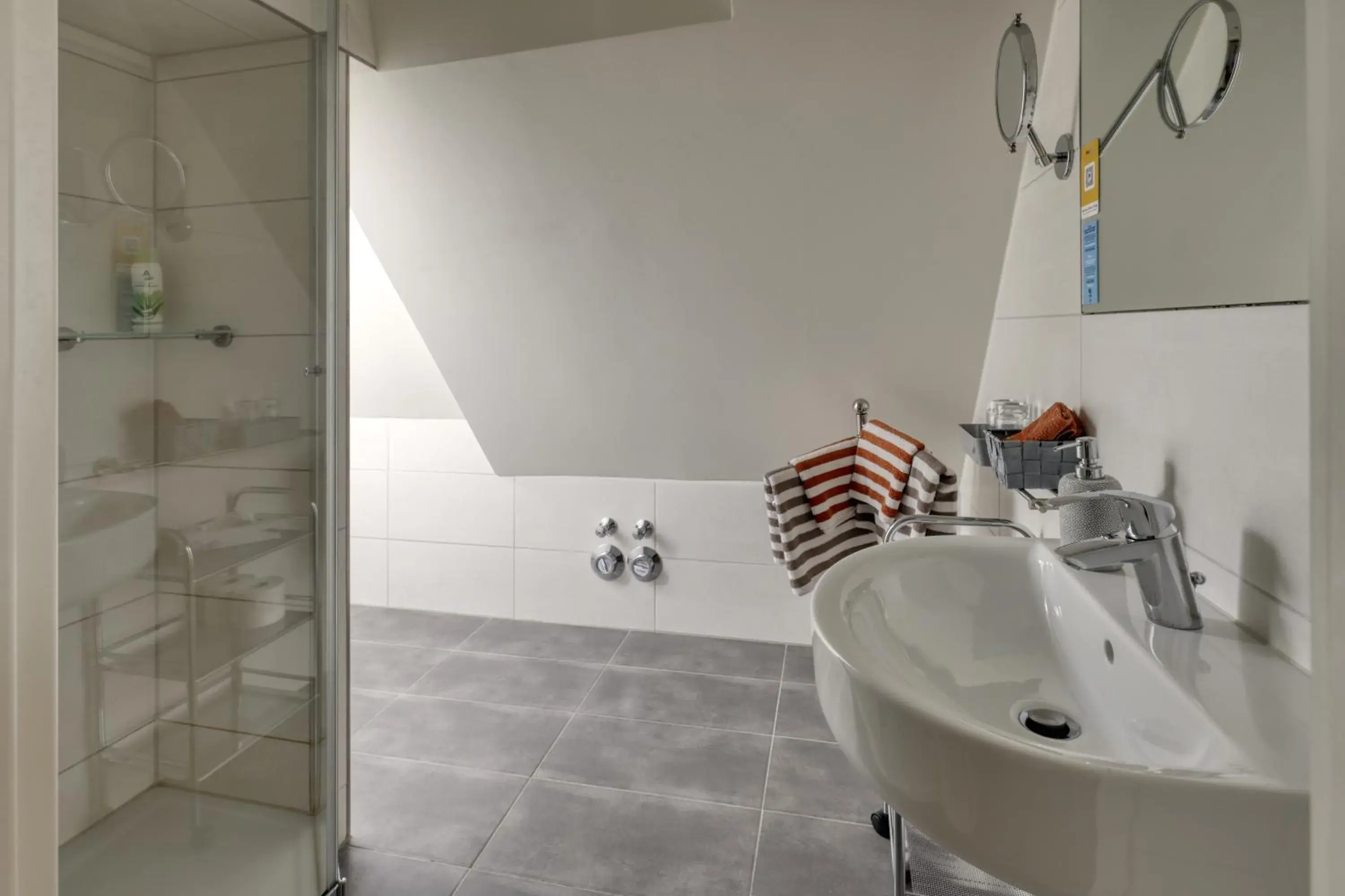 04 Deluxe Apartment - single occupancy in AD1716 apARTments Marktheidenfeld 04 Deluxe Apartment - single occupancy in AD1716 apARTments Marktheidenfeld