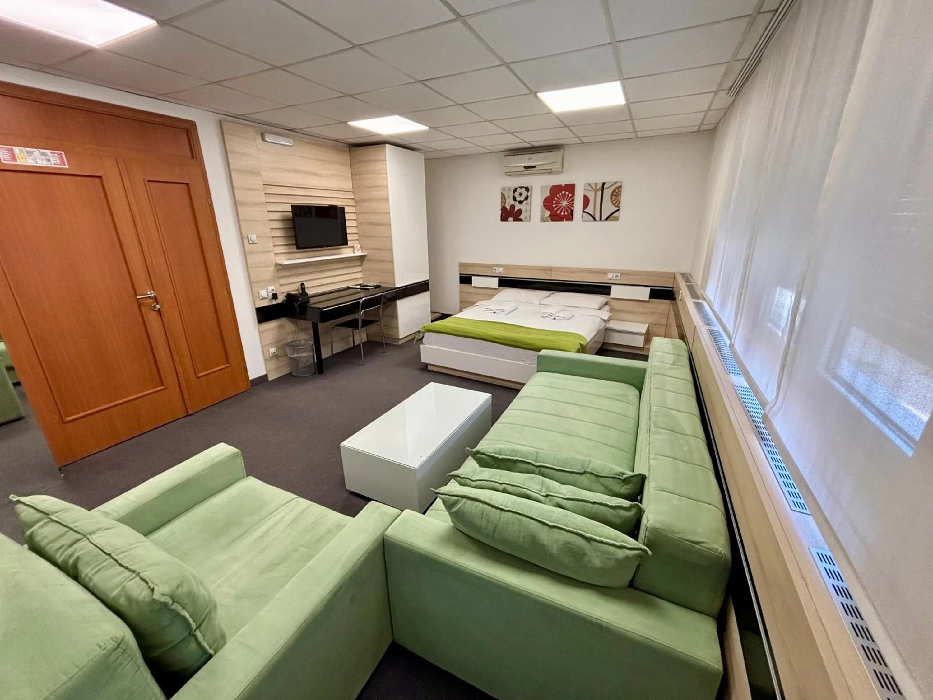 Bed in Garni Hotel Consul