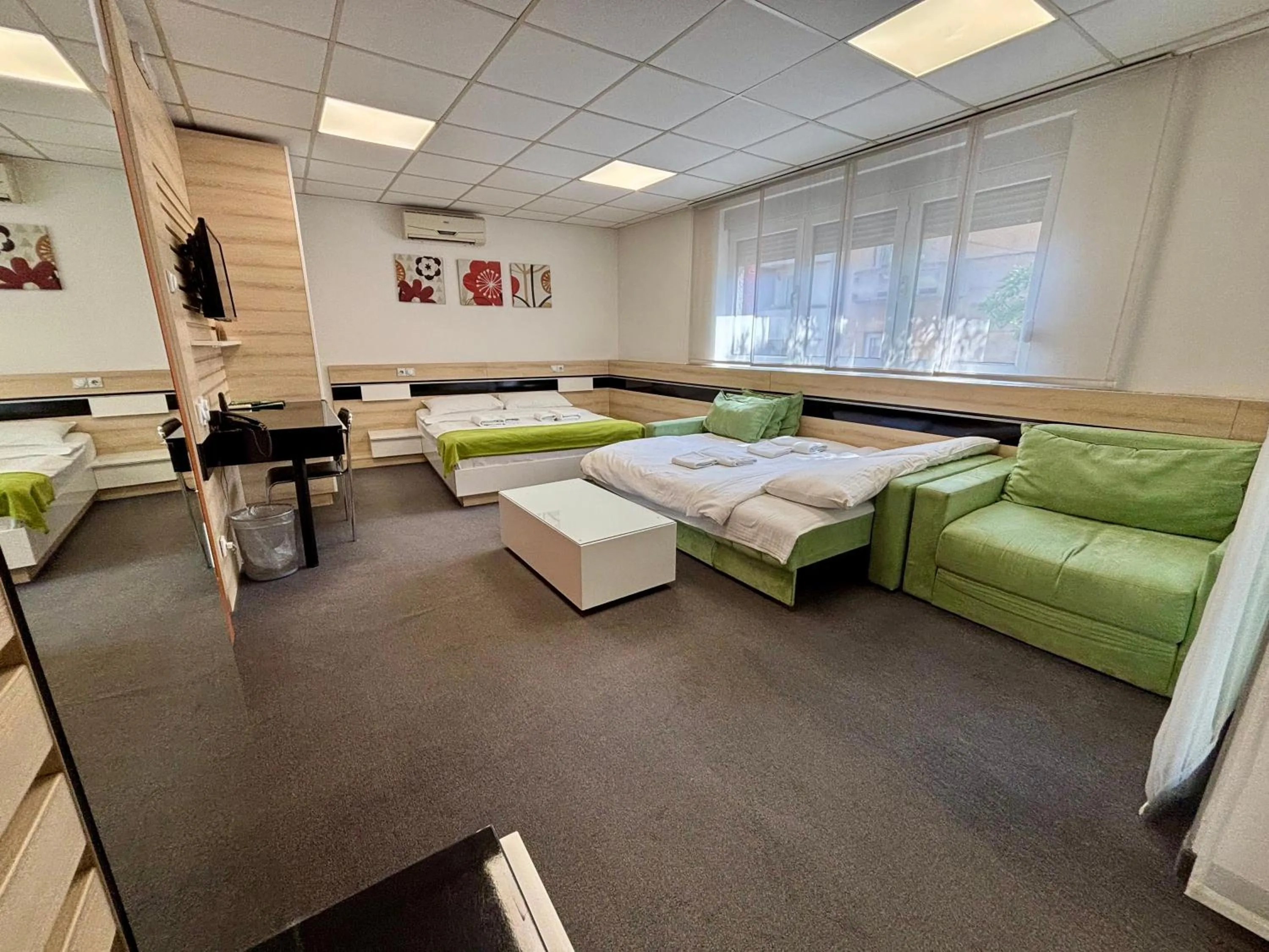 Bed in Garni Hotel Consul