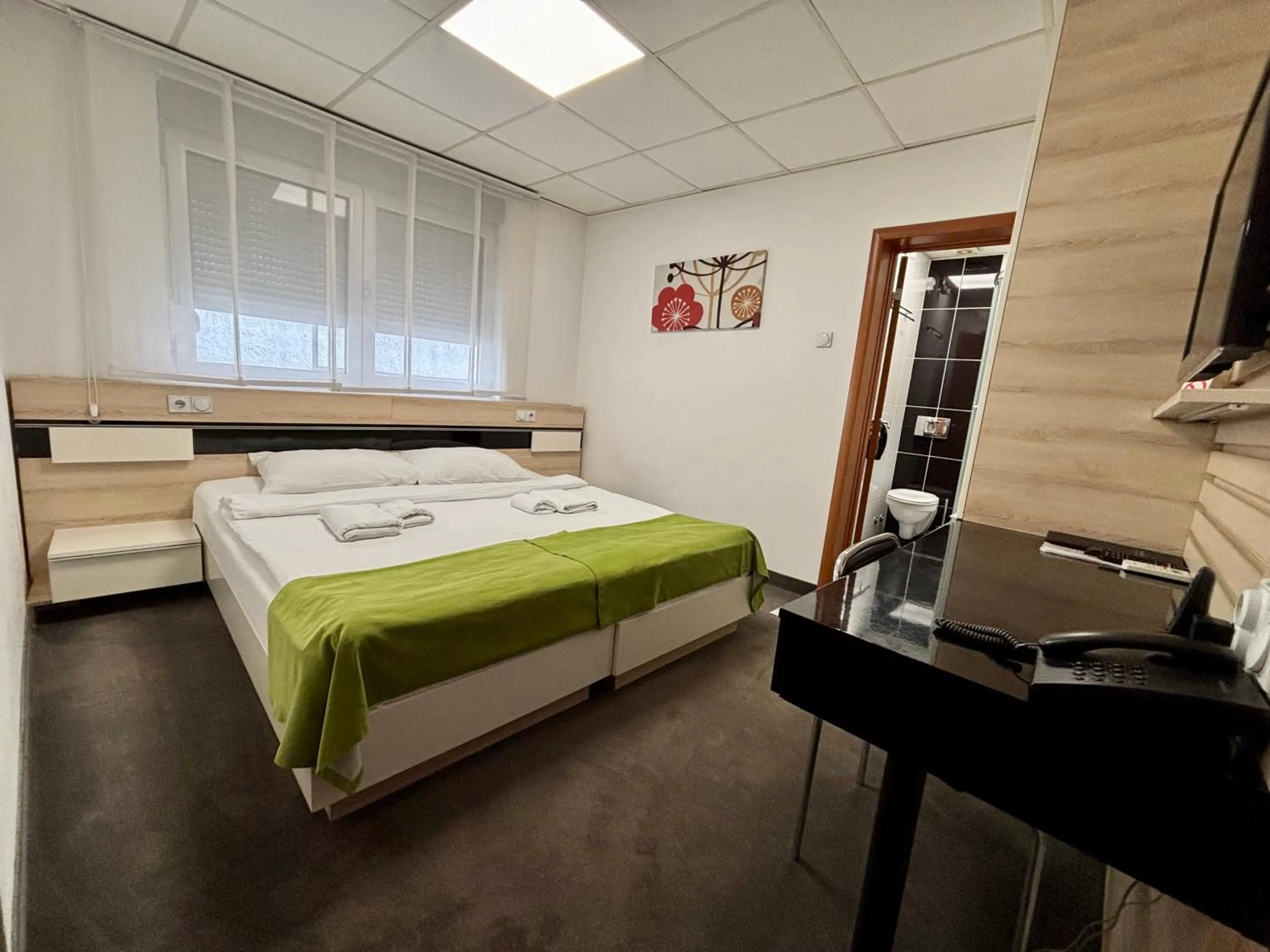 Bed in Garni Hotel Consul