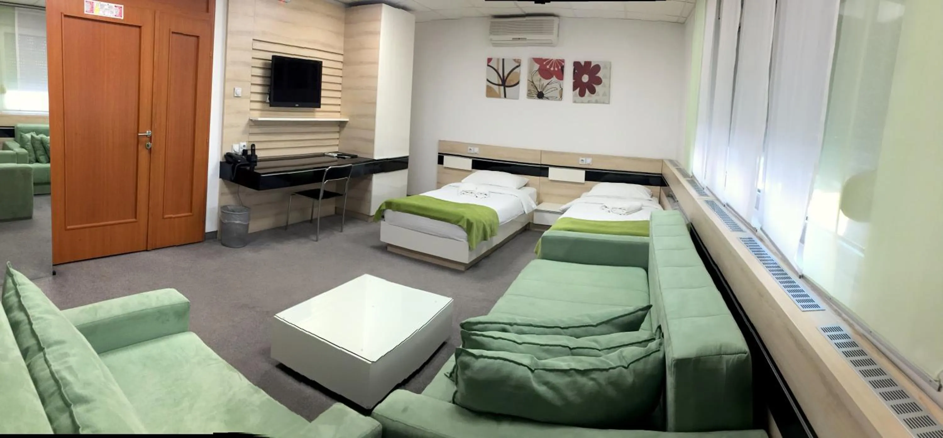 Bed in Garni Hotel Consul