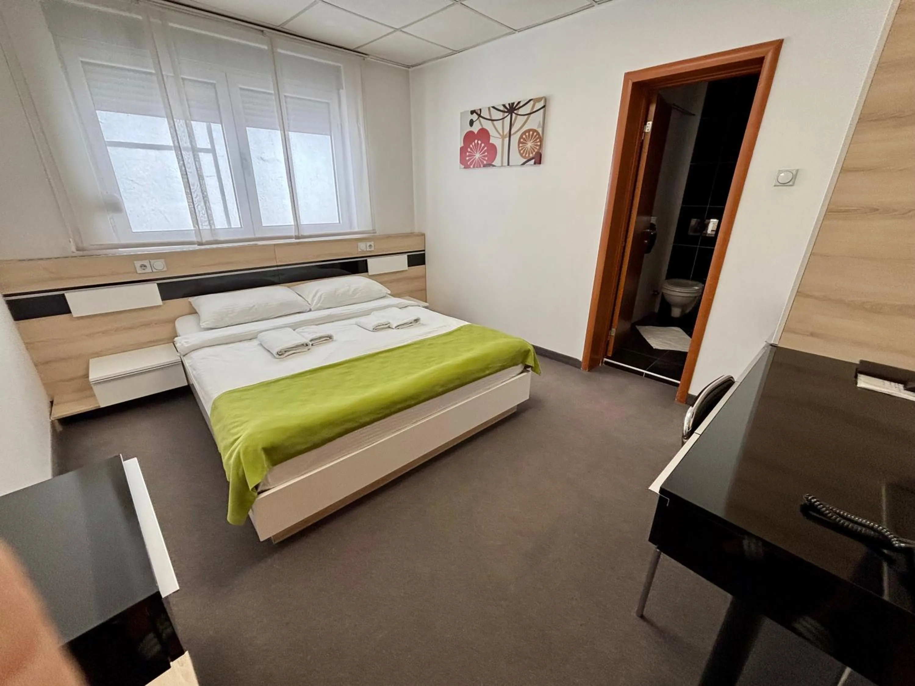 Bed in Garni Hotel Consul