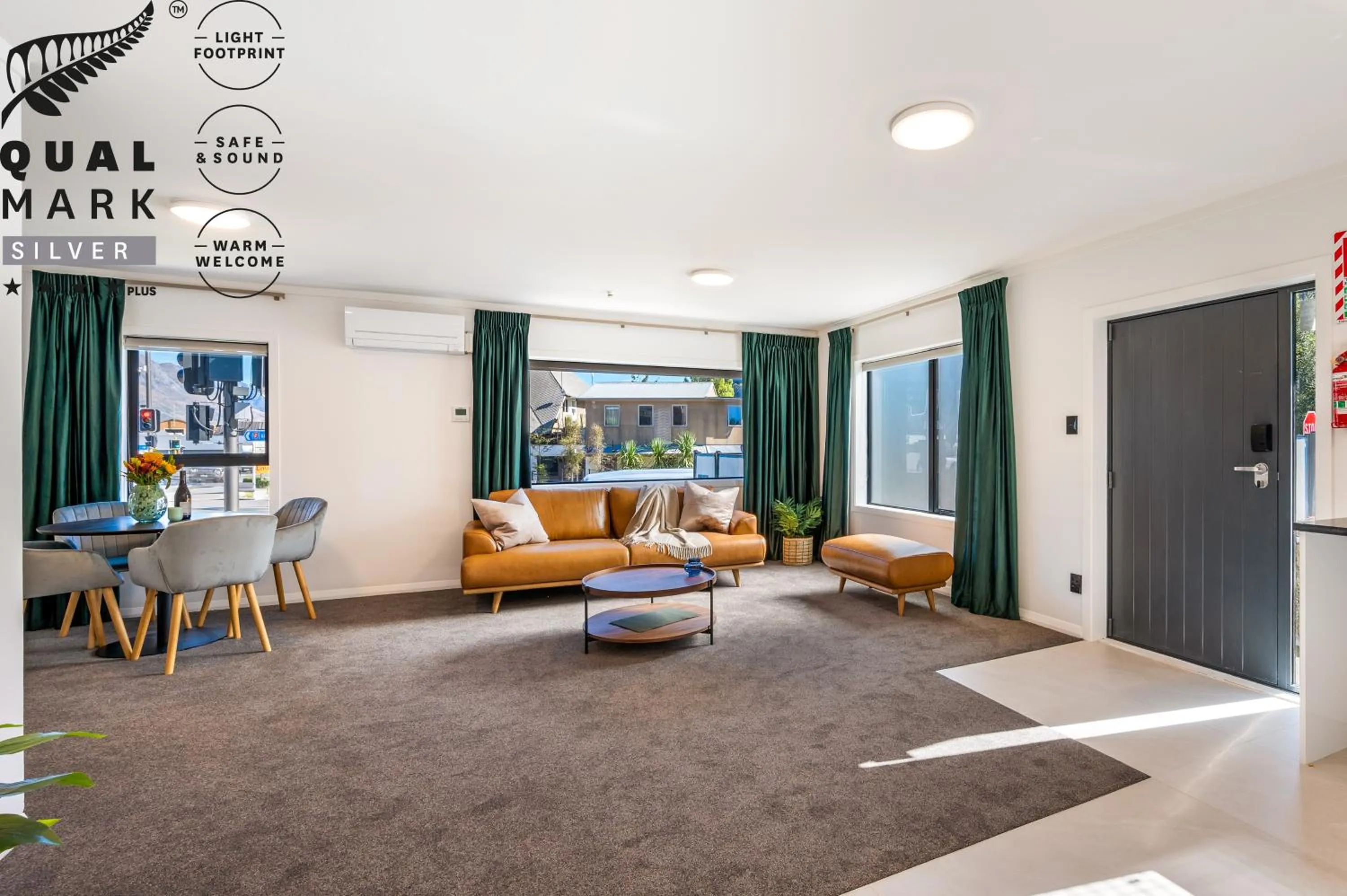 Seating area in Luxe Suites & Apartments