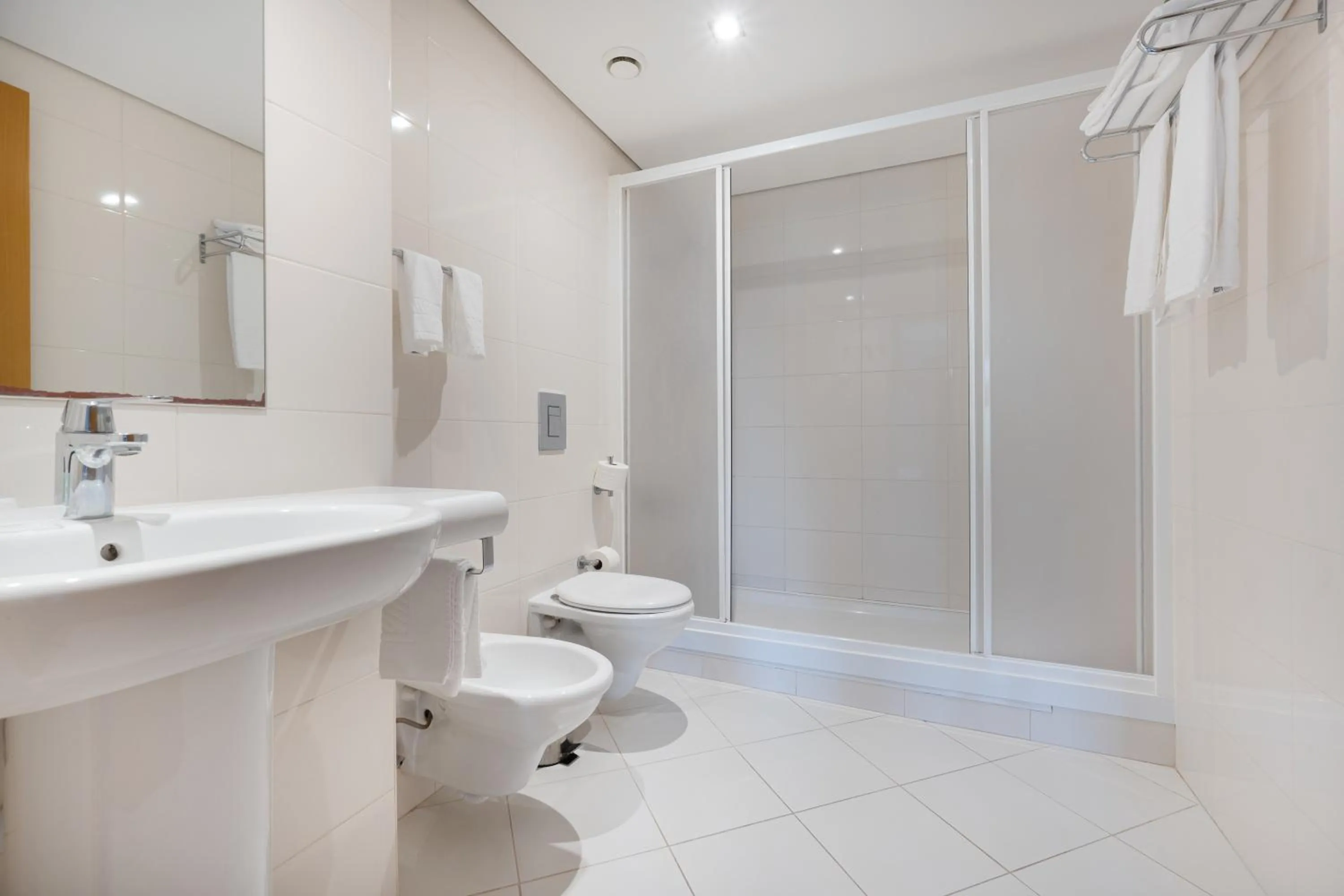 Bathroom in Hotel Azinheira by RIDAN Hotels