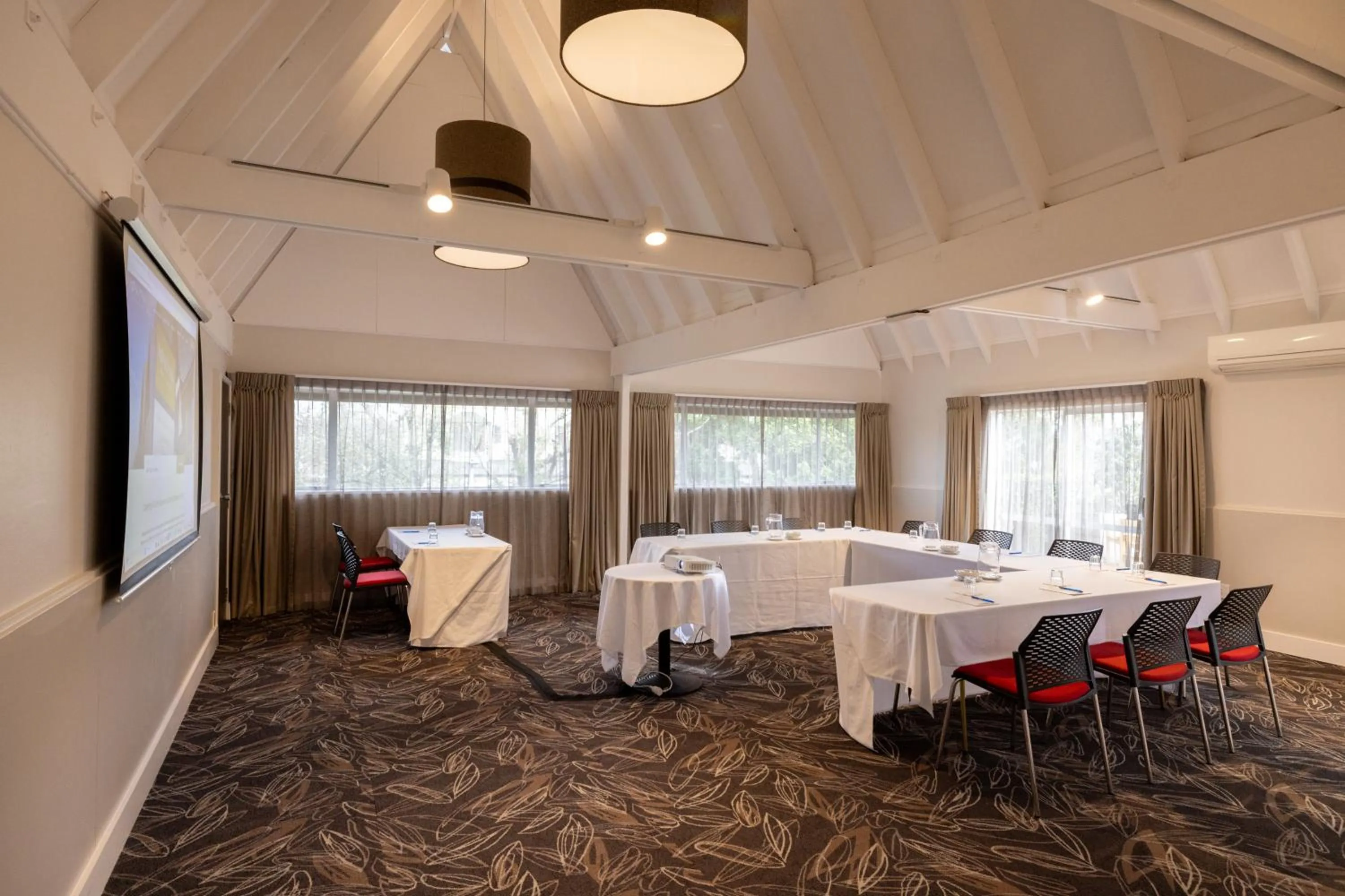 Meeting/conference room in Auckland Rose Park Hotel