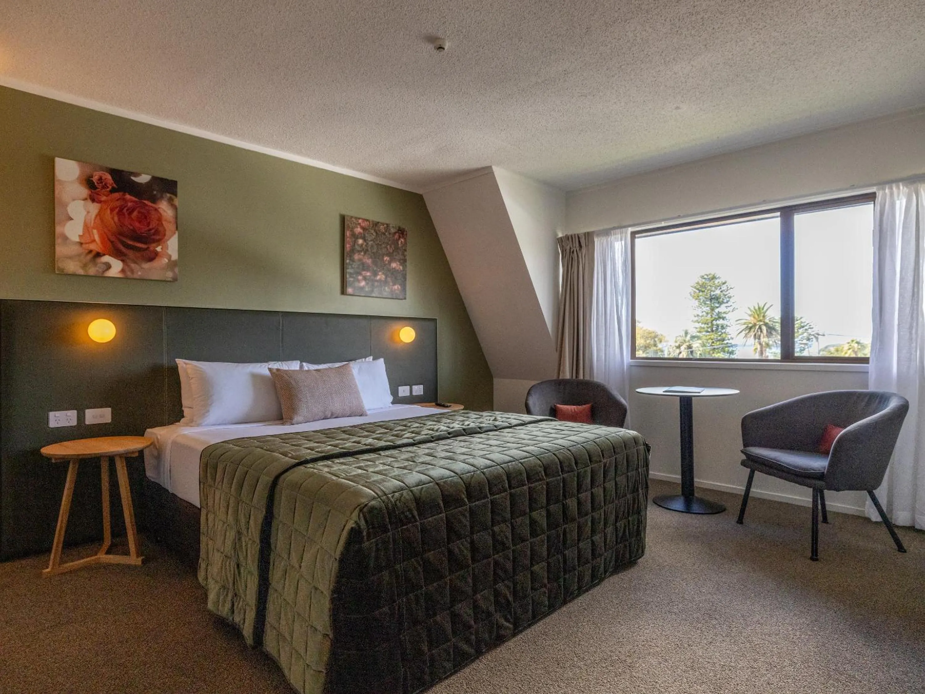 Bed in Auckland Rose Park Hotel