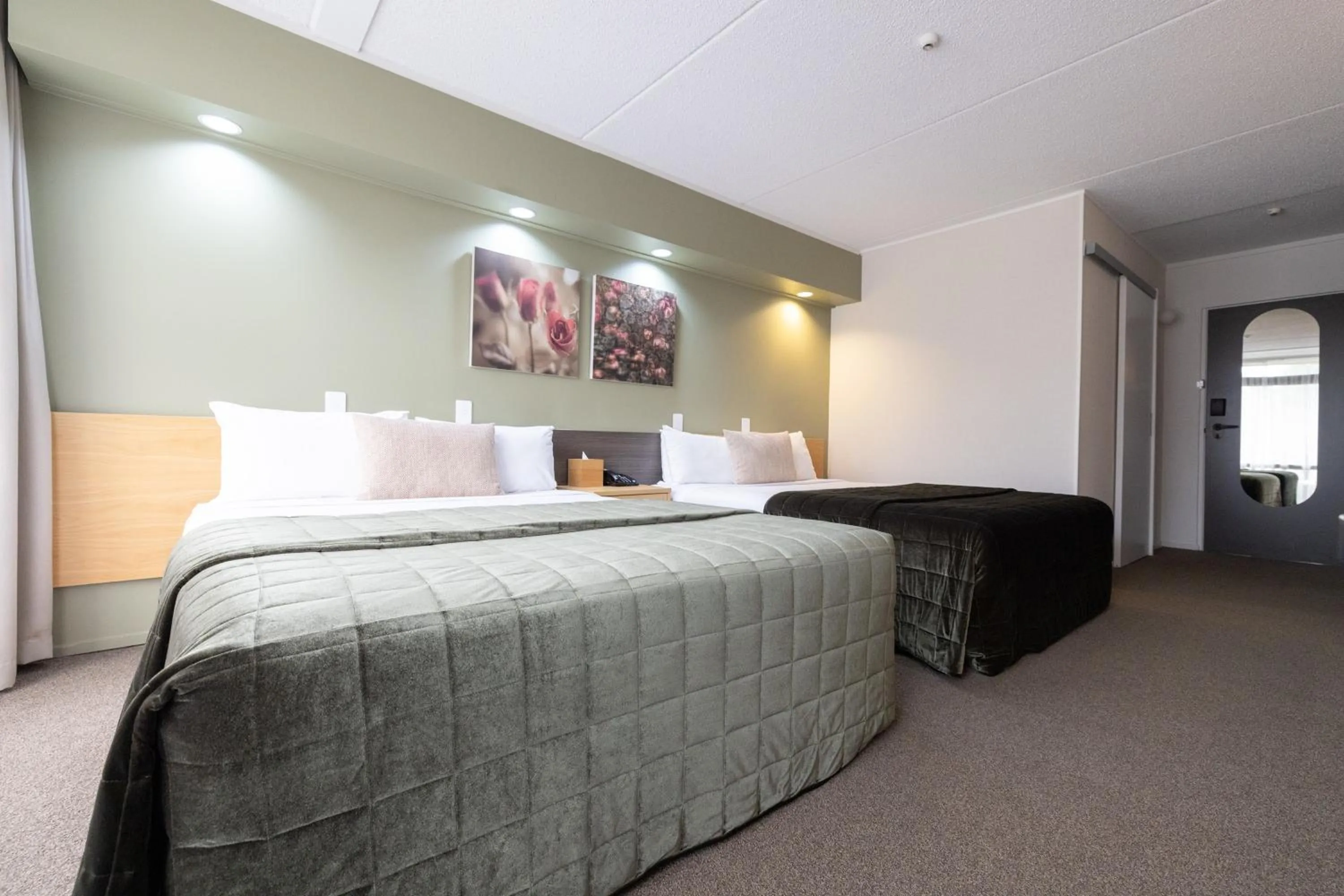 Bed in Auckland Rose Park Hotel