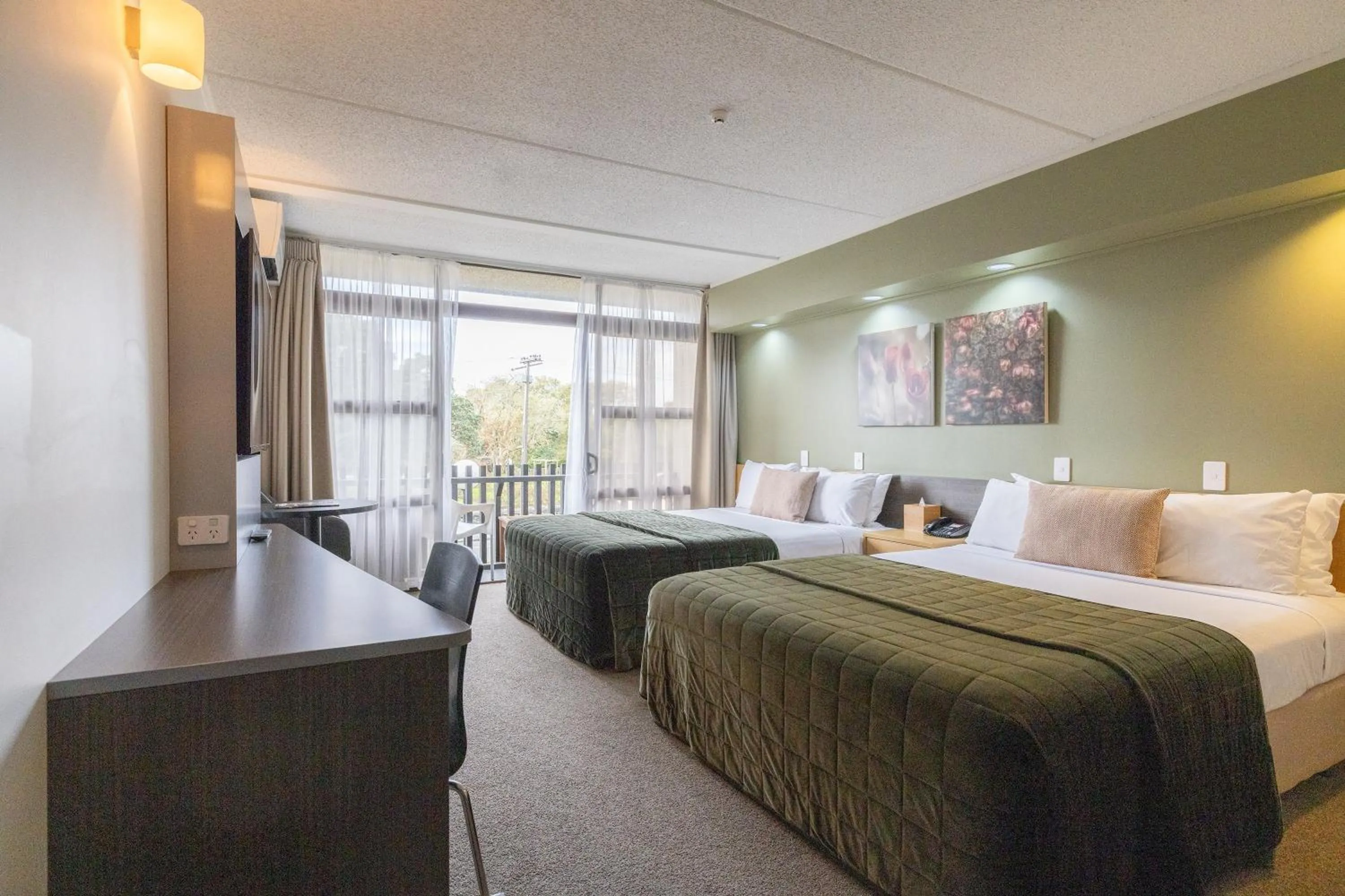 Bed in Auckland Rose Park Hotel