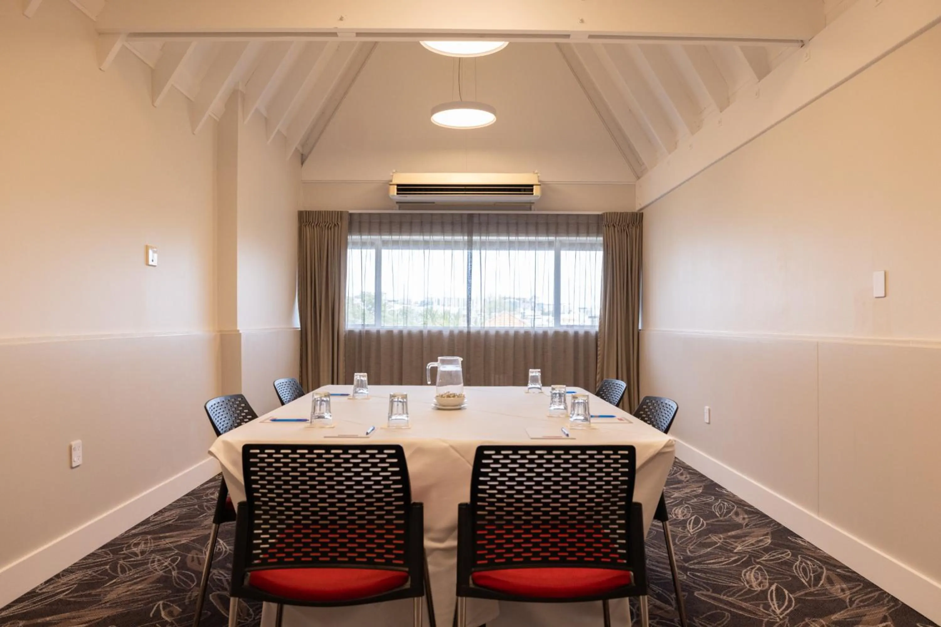 Meeting/conference room in Auckland Rose Park Hotel