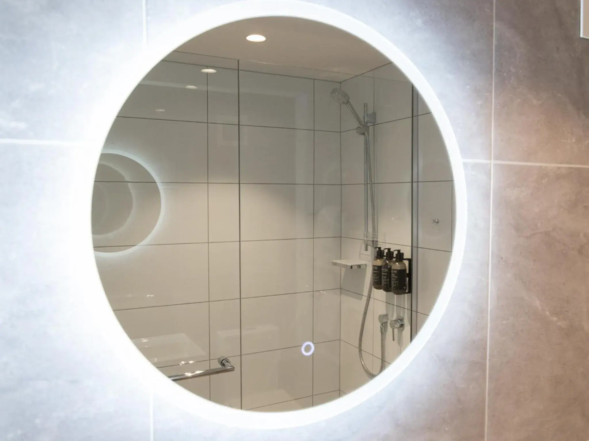 Standard Queen in Auckland Rose Park Hotel Standard Queen in Auckland Rose Park Hotel