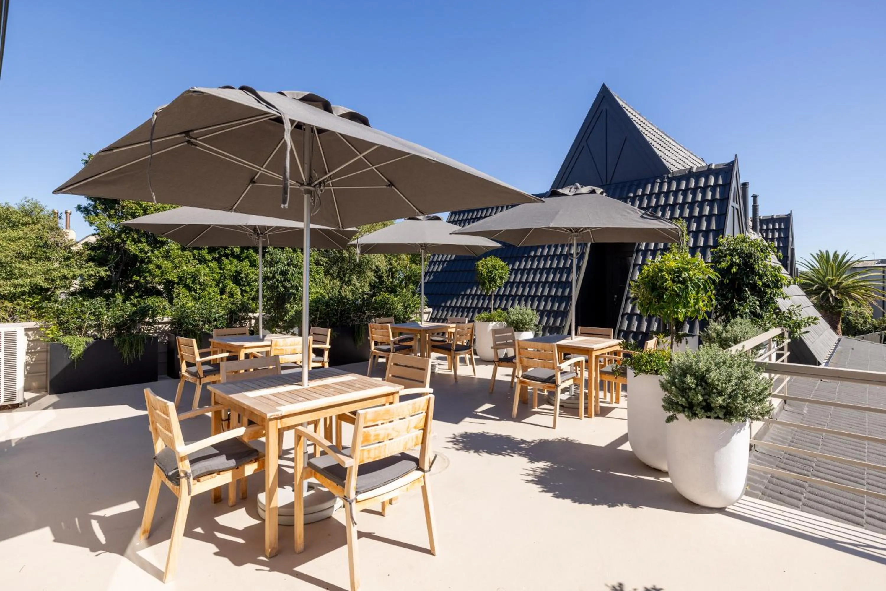 Seating area in Auckland Rose Park Hotel