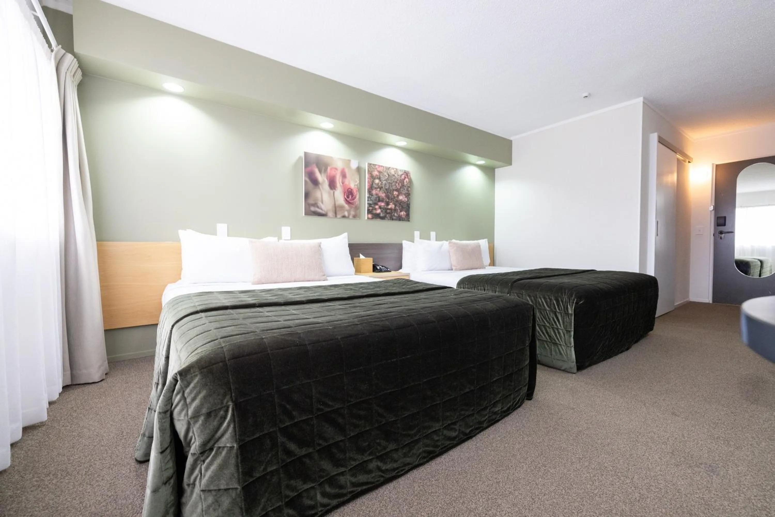 Bed in Auckland Rose Park Hotel