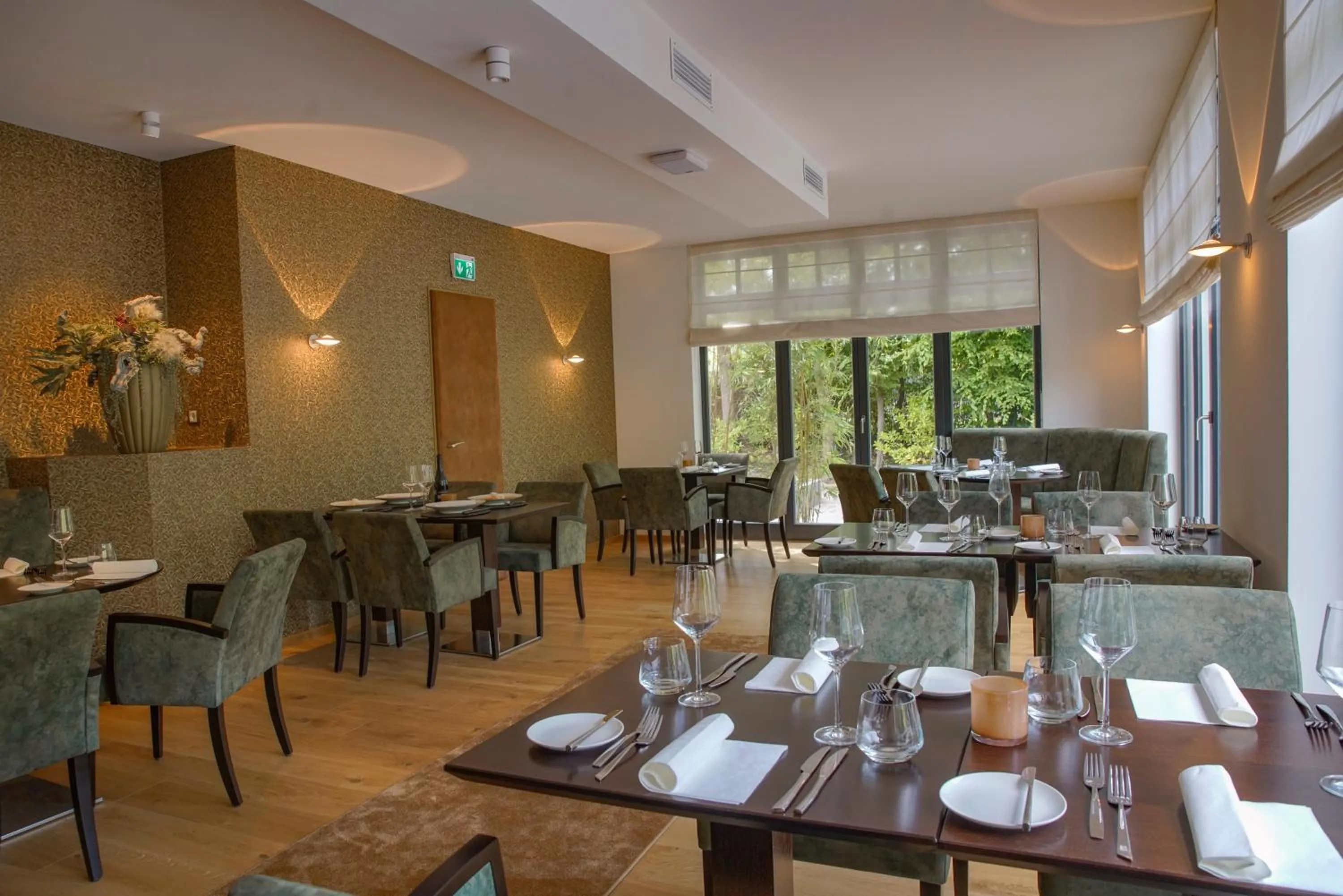 Restaurant/places to eat in Essensio Hotel Düsseldorf