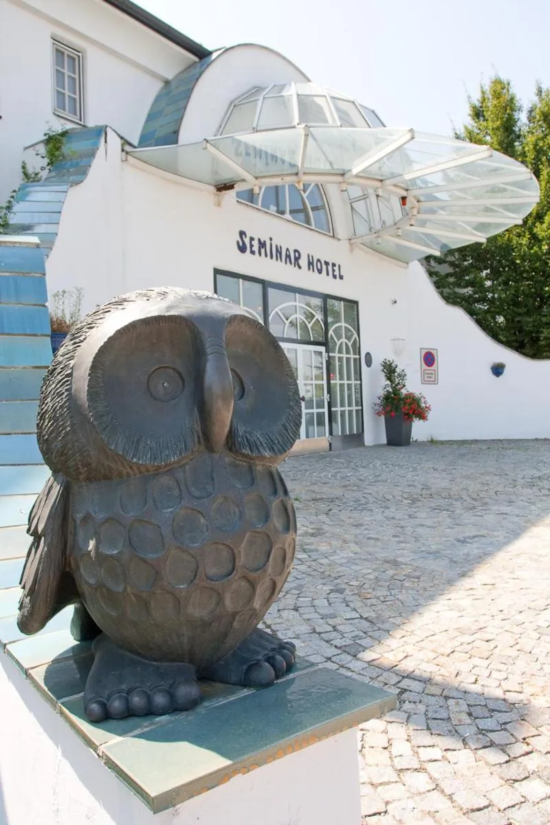 Facade/entrance in Seminarhotel Göttlesbrunn