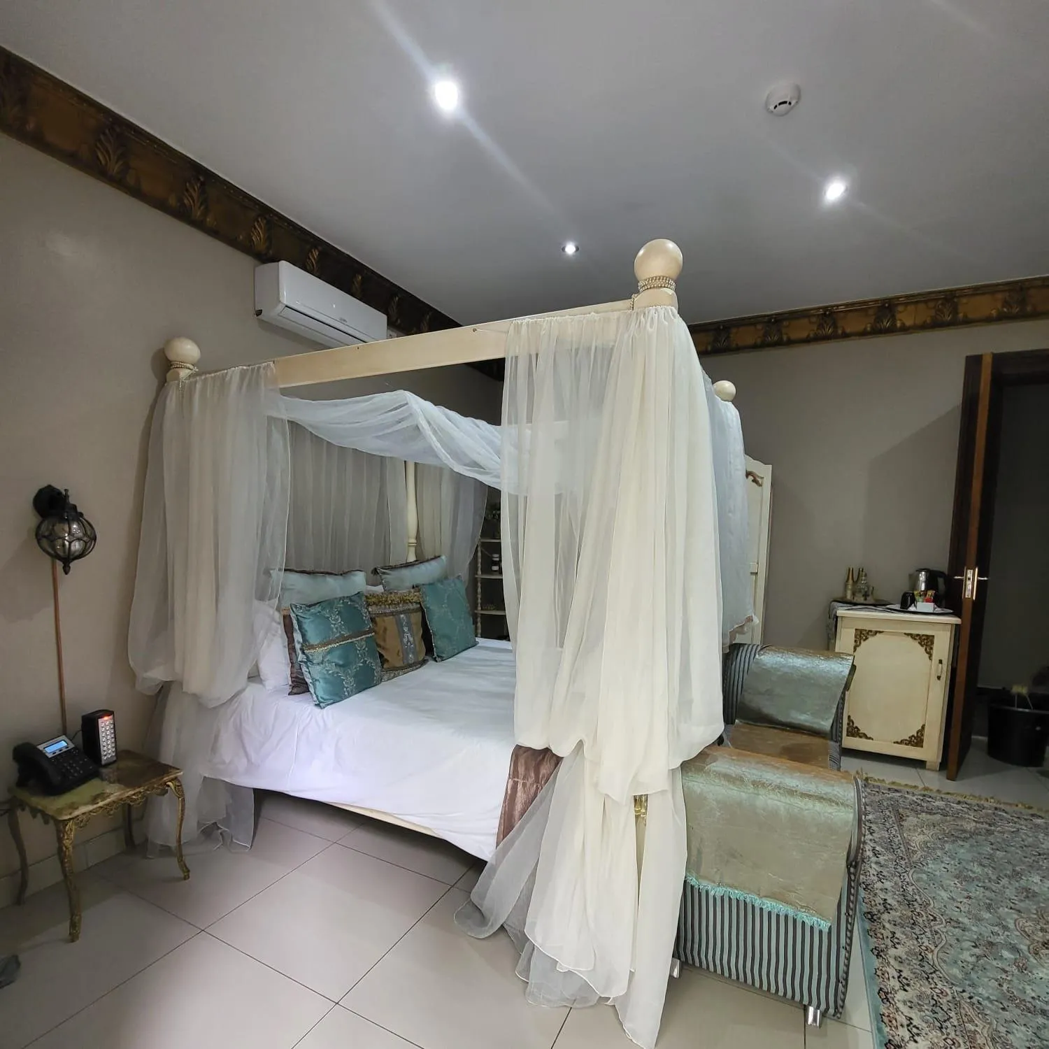 Bed in Excalibur Boutique Hotel