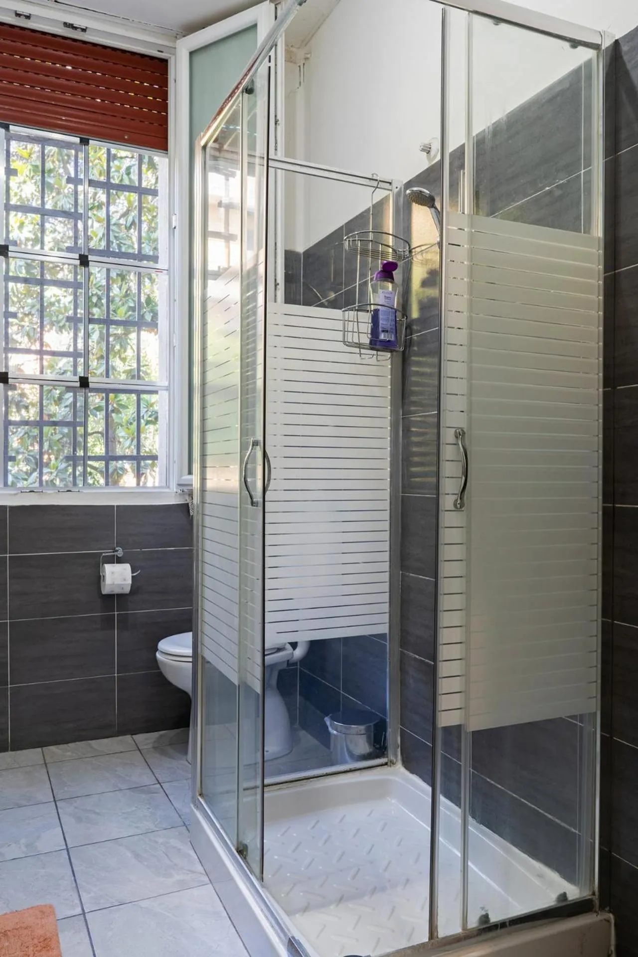 Shower in LA FENICE A.C.