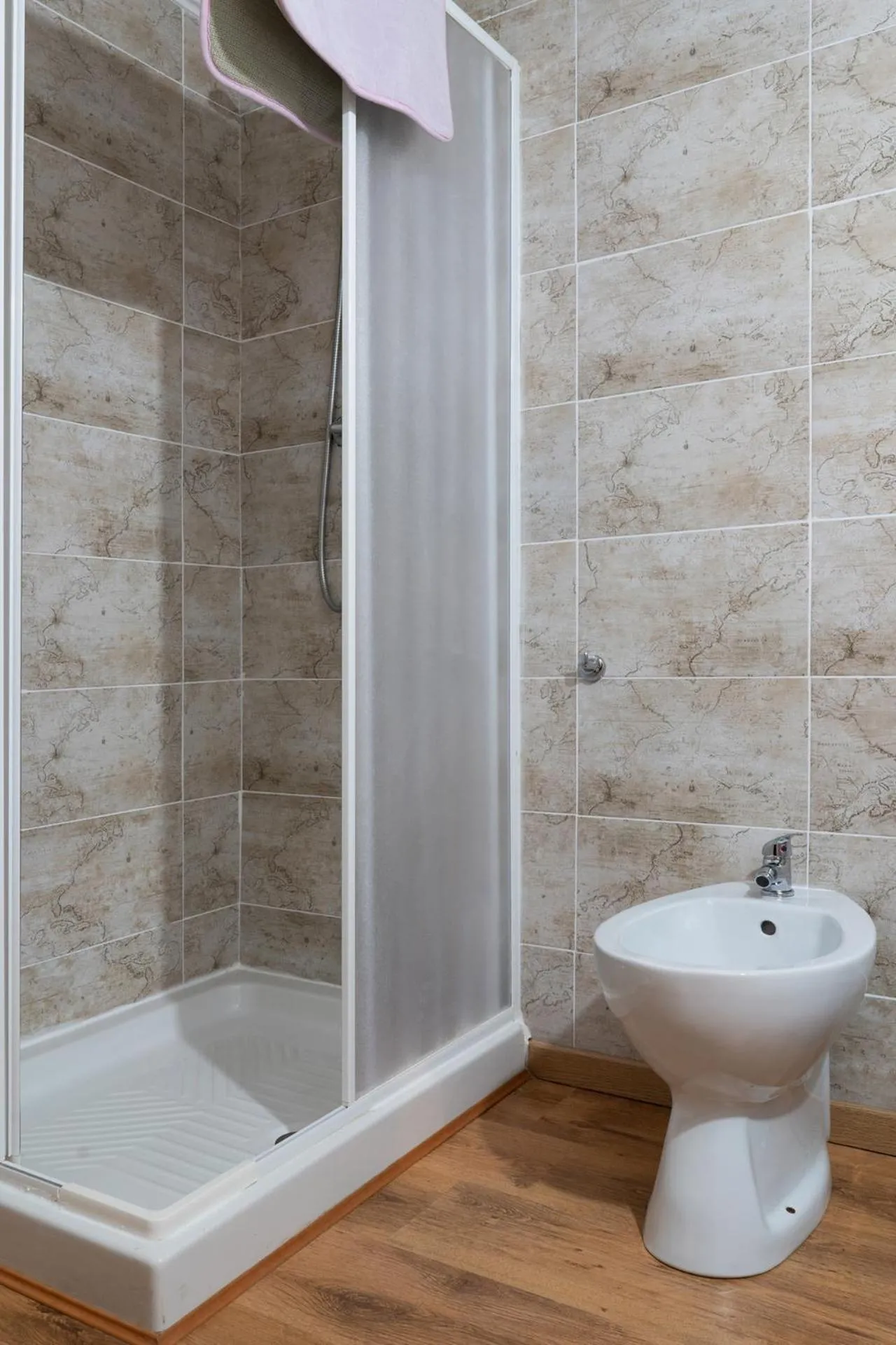 Shower in LA FENICE A.C.