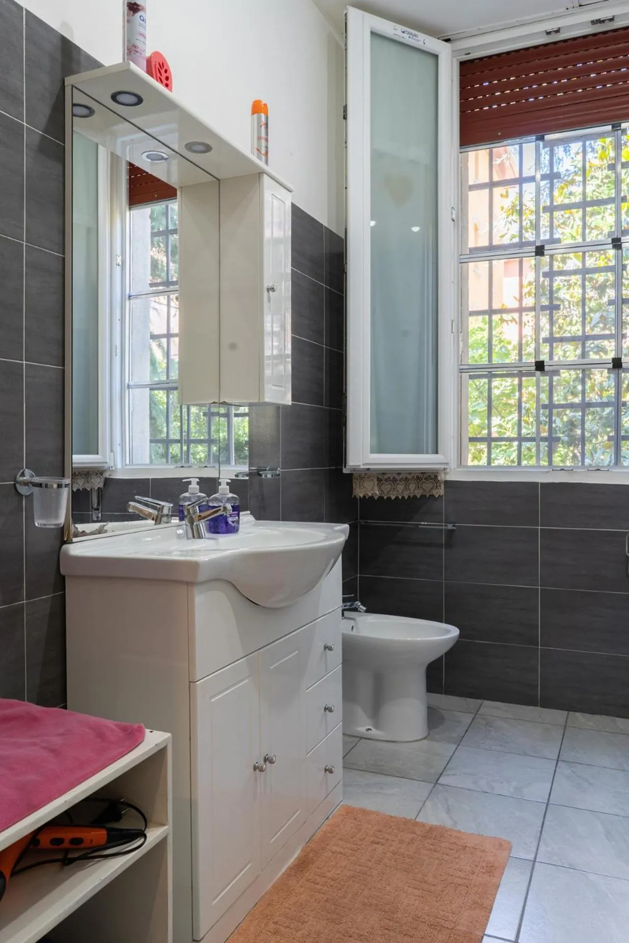 Shower in LA FENICE A.C.