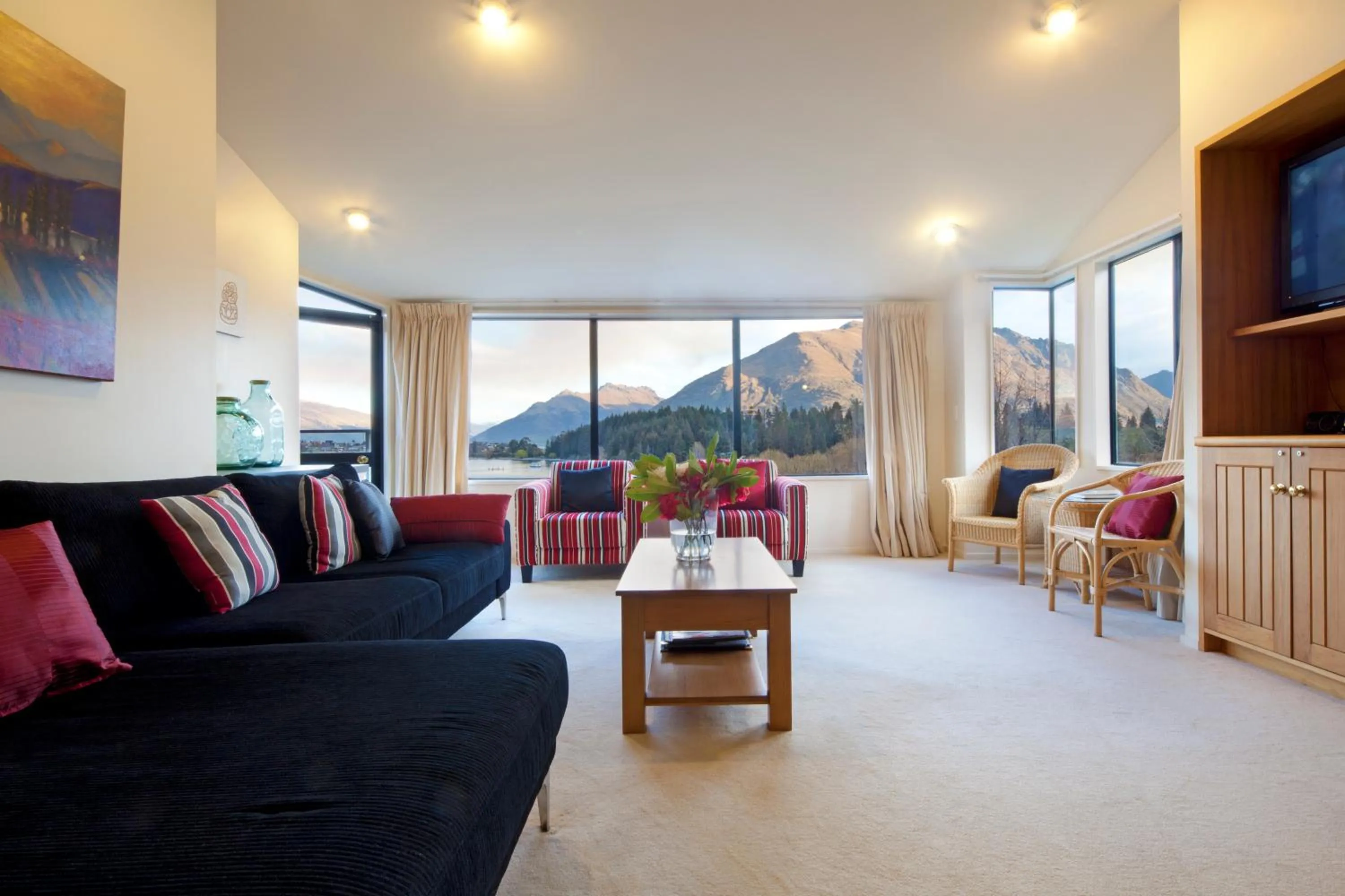 Living room in Spinnaker Bay Apartments