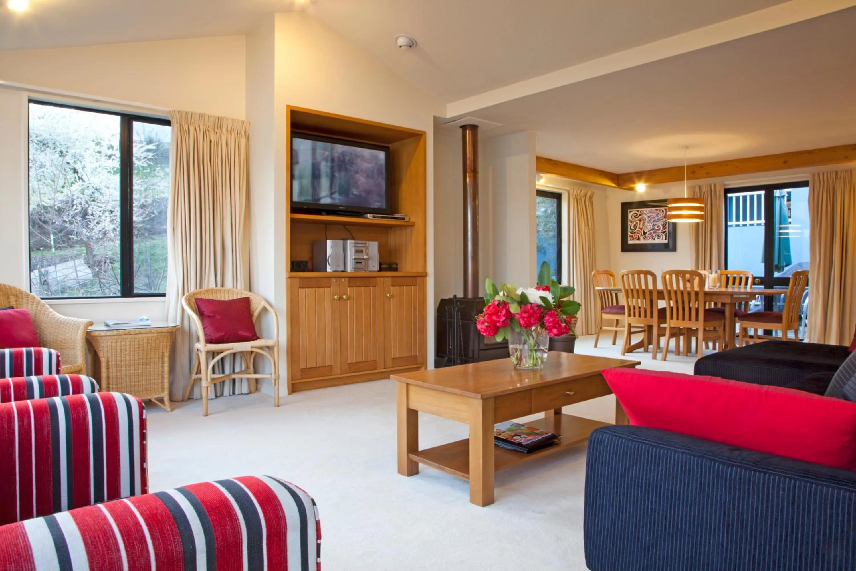 Living room in Spinnaker Bay Apartments