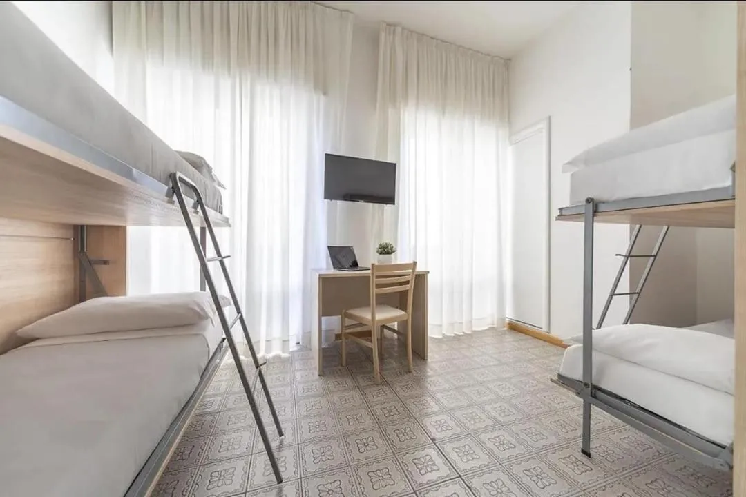 Quadruple Room with Bunk Beds in Hotel Annalisa