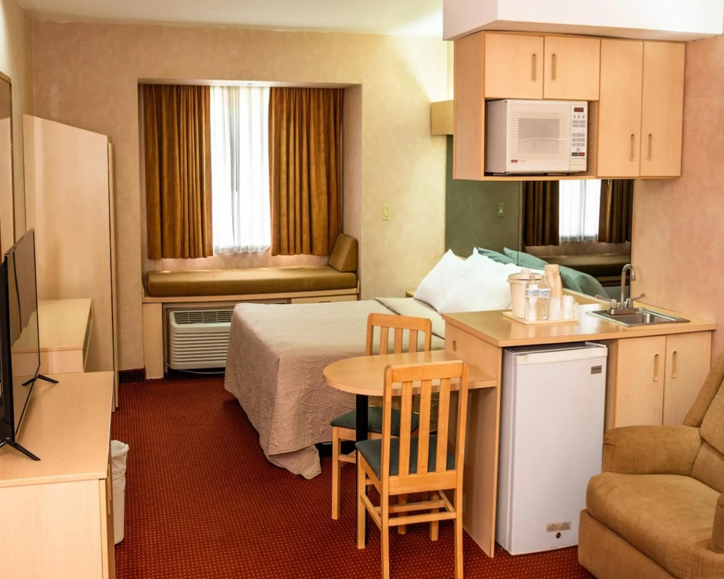 Business Suite in Metrotel Express Business Suite in Metrotel Express