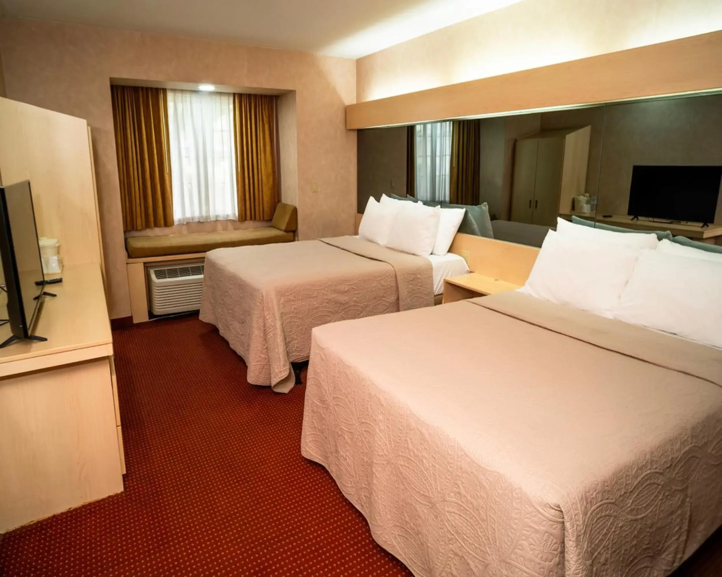 Deluxe Room in Metrotel Express Deluxe Room in Metrotel Express