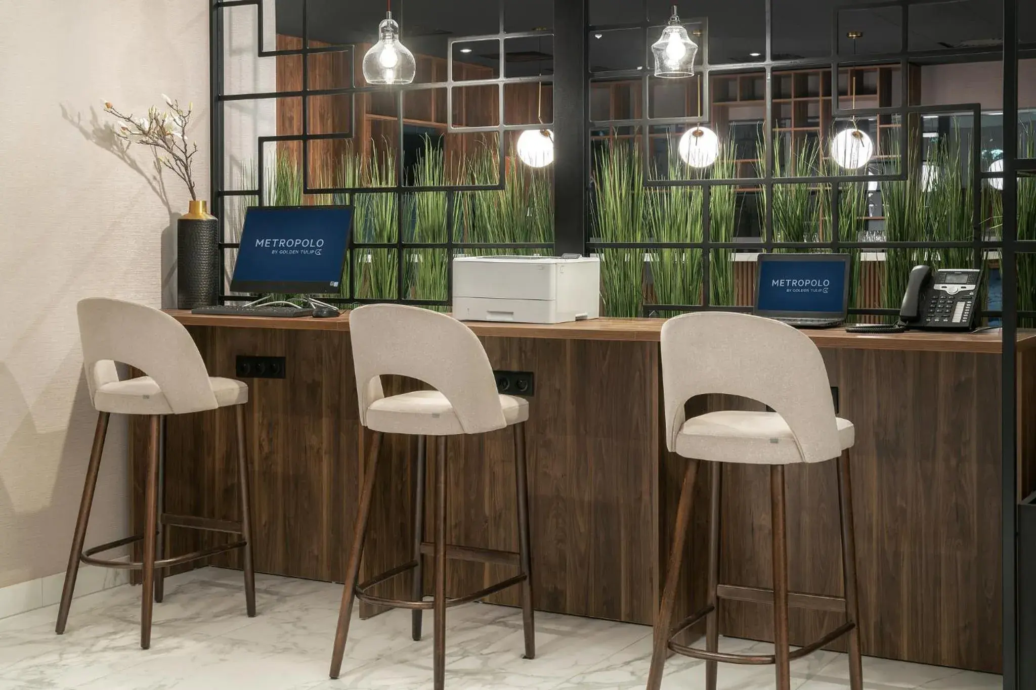 Lobby or reception in Metropolo by Golden Tulip Krakow Lobby or reception in Metropolo by Golden Tulip Krakow